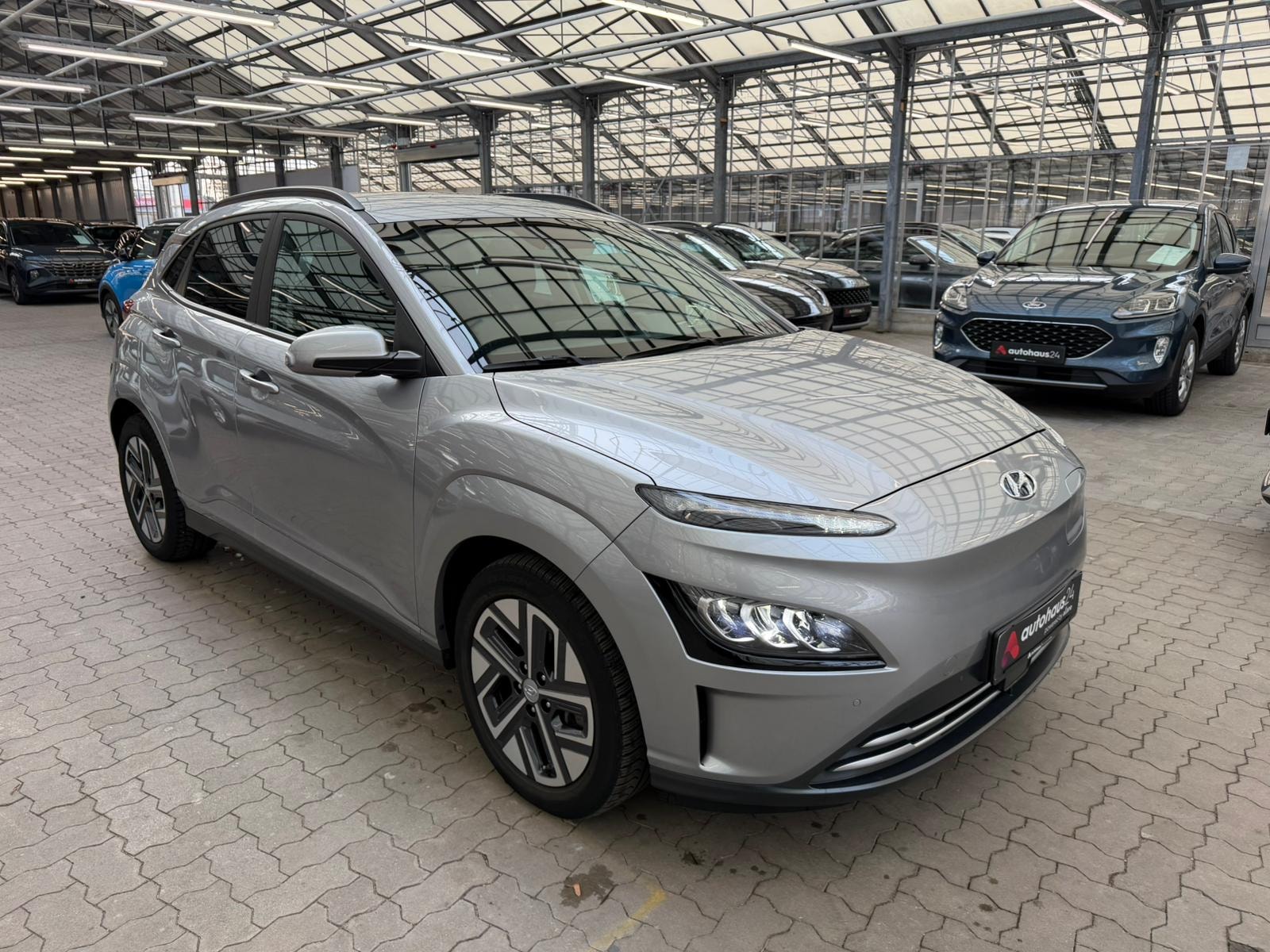 Hyundai Kona SUV / Crossover / Geländewagen HYUNDAI Kona ELEKTRO 150kW Sports Utility Vehicle #1