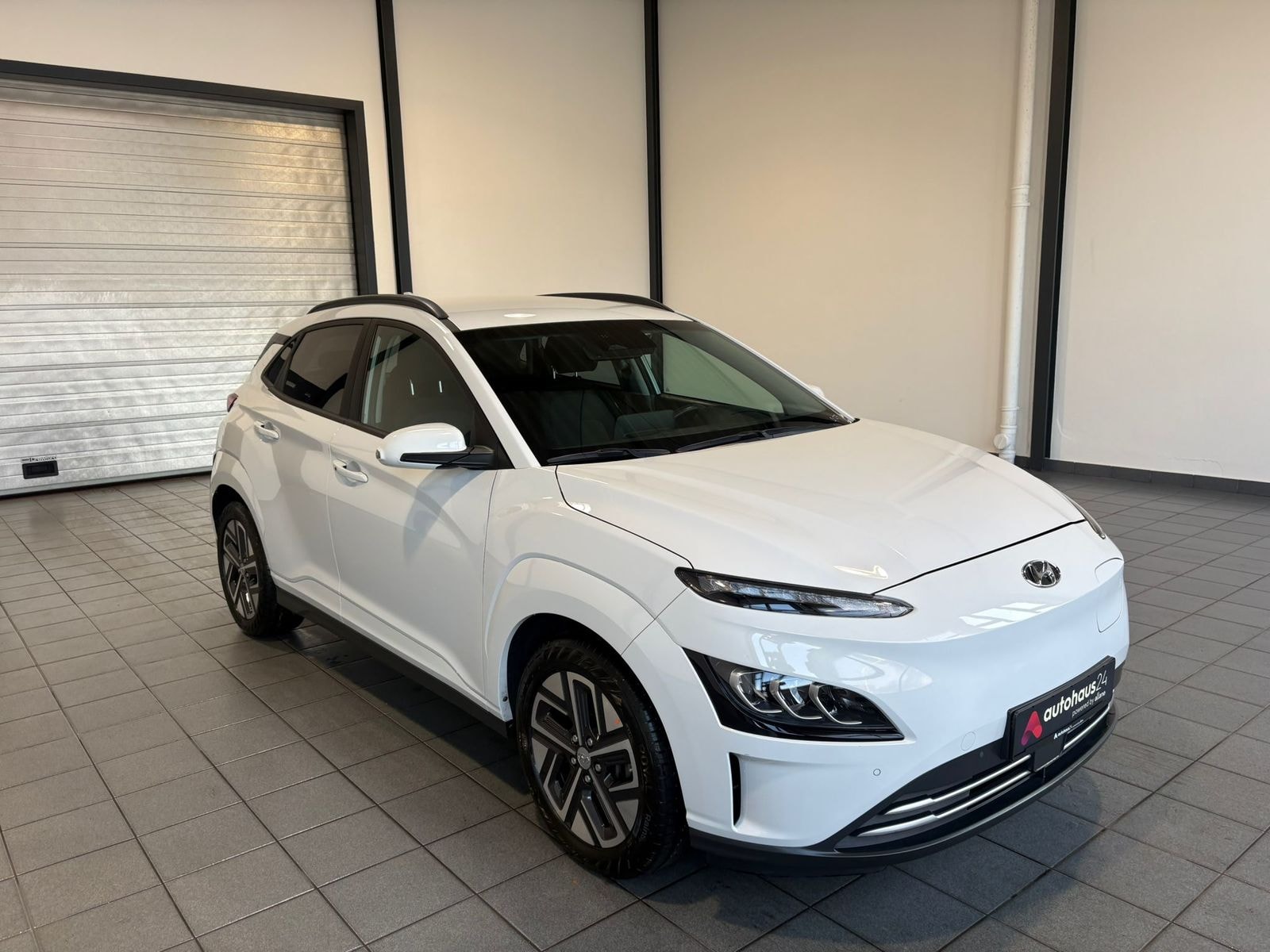 Hyundai Kona SUV / Crossover / Geländewagen HYUNDAI Kona ELEKTRO 150kW Sports Utility Vehicle #1
