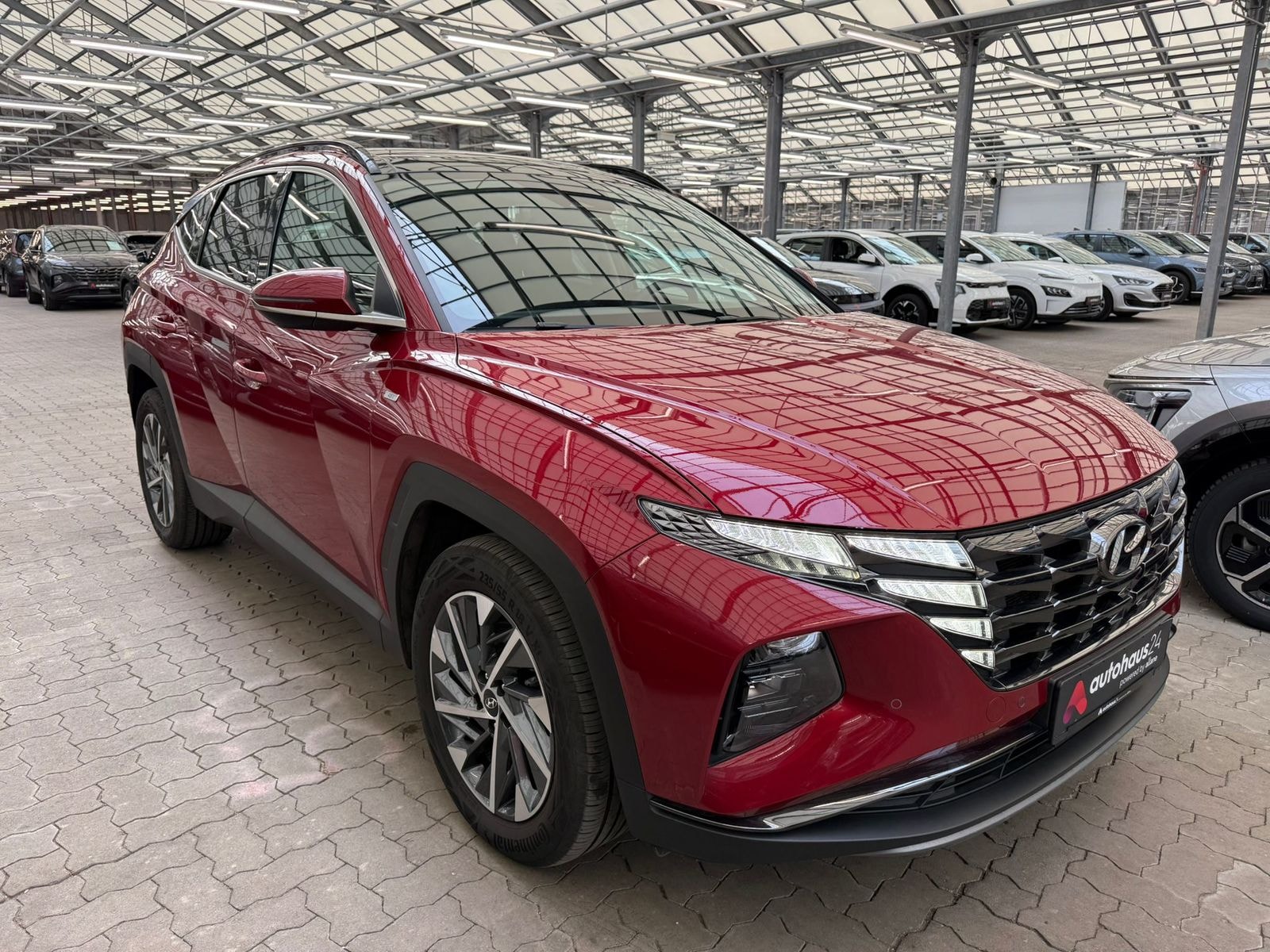 Hyundai Tucson SUV / Crossover / Geländewagen HYUNDAI Tucson 1.6 CRDi Trend Sports Utility Vehicle #1