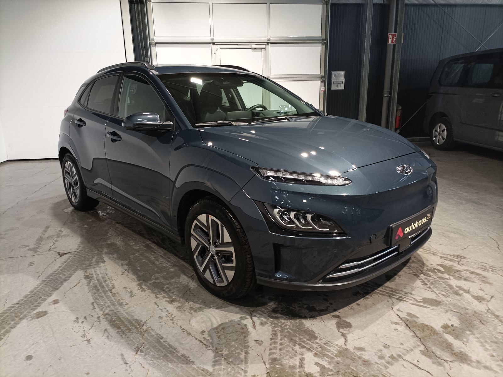 Hyundai Kona SUV / Crossover / Geländewagen HYUNDAI Kona ELEKTRO 150kW Sports Utility Vehicle #1