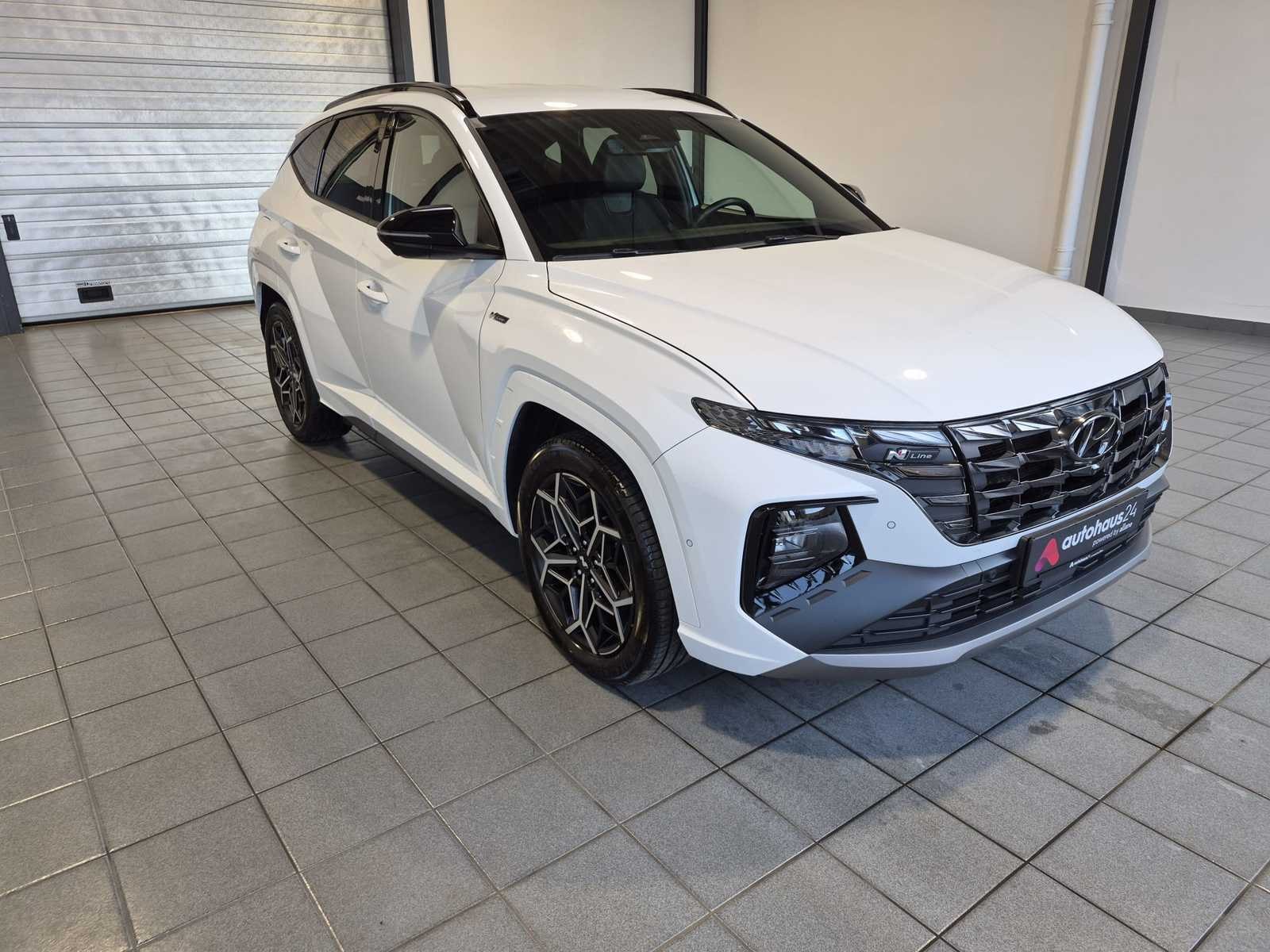 Hyundai Tucson SUV / Crossover / Geländewagen HYUNDAI Tucson 1.6 T-GDI Plug-in Hybrid 4WD Auto Sports Utility Vehicle #1