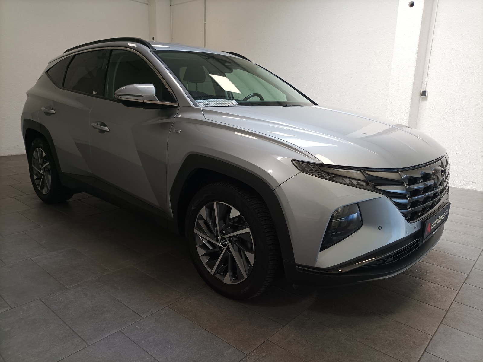 Hyundai Tucson SUV / Crossover / Geländewagen HYUNDAI Tucson 1.6 T-GDI Trend 4WD Sports Utility Vehicle #1