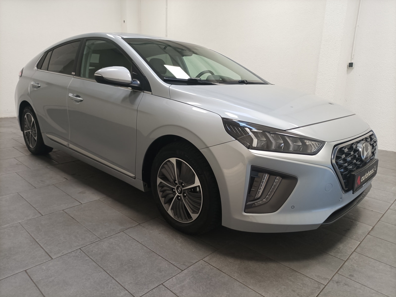 Hyundai IONIQ Limousine HYUNDAI IONIQ 1.6l GDi PLUG-IN HYBRID Premium Schräghecklimousine #1