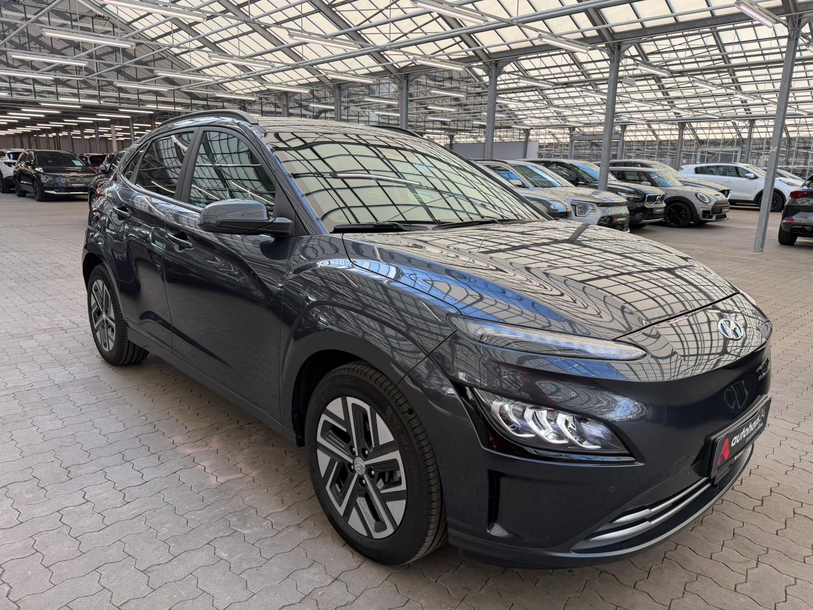 Hyundai Kona SUV / Crossover / Geländewagen HYUNDAI Kona ELEKTRO 100kW Sports Utility Vehicle #1