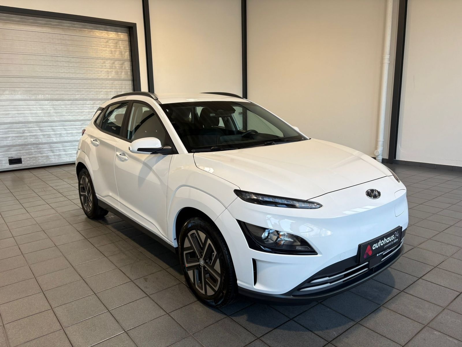 Hyundai Kona SUV / Crossover / Geländewagen HYUNDAI Kona ELEKTRO 100kW Sports Utility Vehicle #1