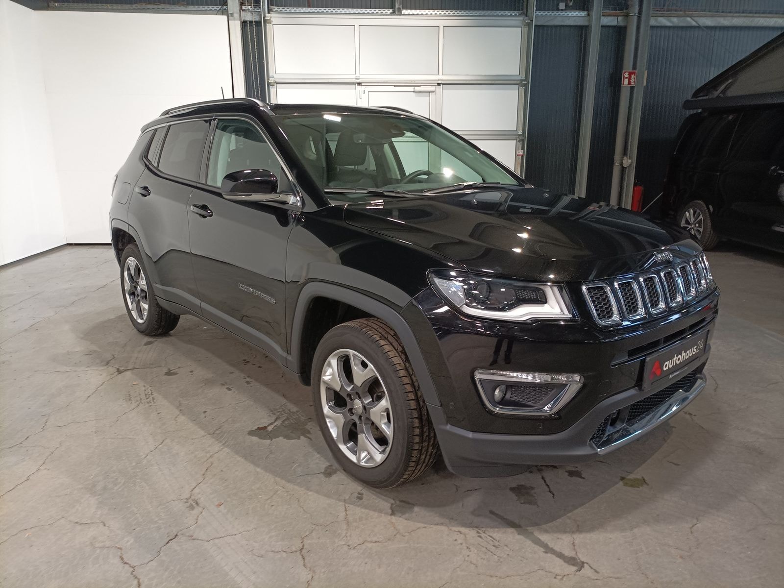 Jeep Compass SUV / Crossover / Geländewagen JEEP Compass 1.4 MultiAir Limited 4x4 Auto Sports Utility Vehicle #1