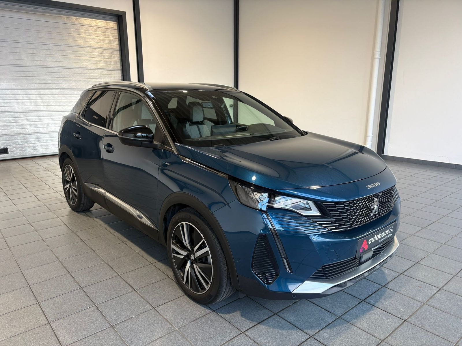 Peugeot 3008 SUV / Crossover / Geländewagen PEUGEOT 3008 HYBRID 225 e-EAT8 Allure Sports Utility Vehicle #1