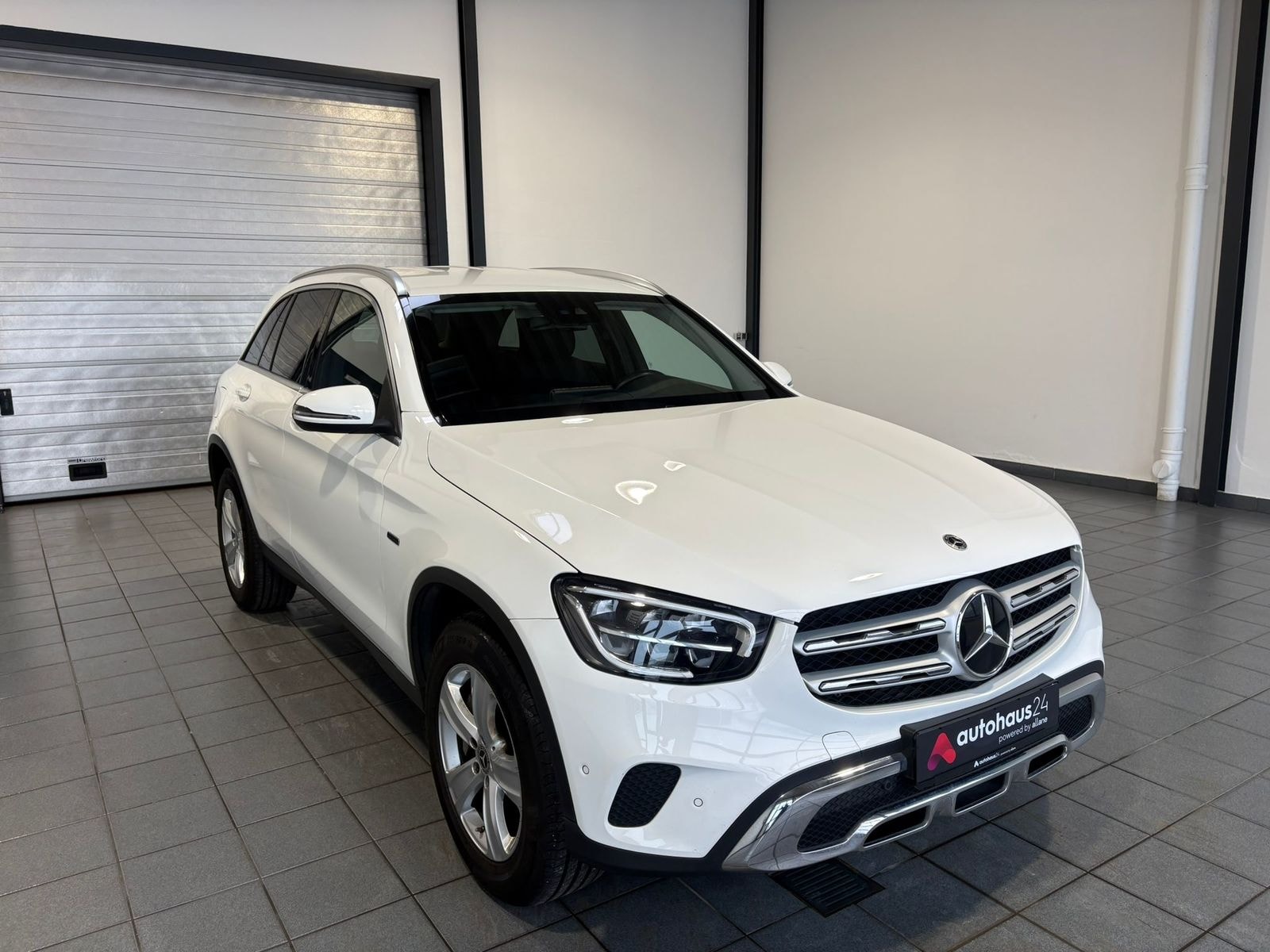 Mercedes-Benz GLC-Klasse SUV / Crossover / Geländewagen MERCEDES GLC GLC 300 e 4MATIC Autom. Sports Utility Vehicle #1