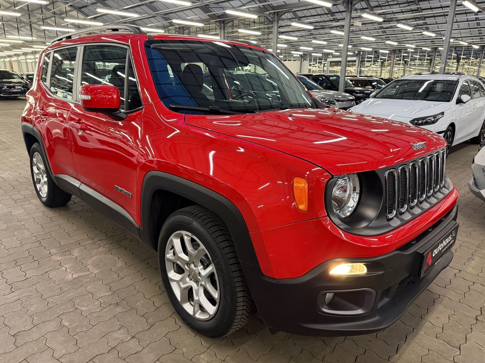 Jeep Renegade SUV / Crossover / Geländewagen JEEP Renegade 1.6 E-torQ B Dawn of Justice 4x2 Sports Utility Vehicle #1
