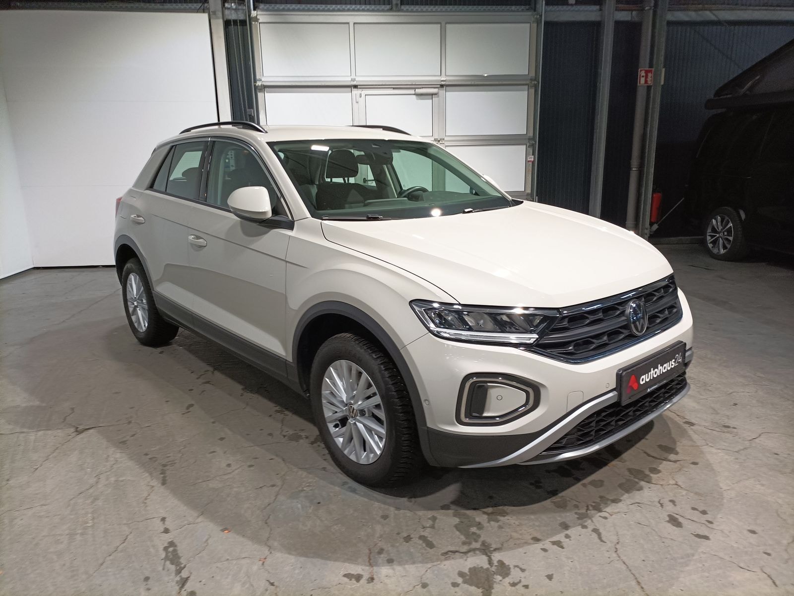 Volkswagen T-Roc SUV / Crossover / Geländewagen VOLKSWAGEN T-Roc 1.5 TSI ACT Sports Utility Vehicle #1