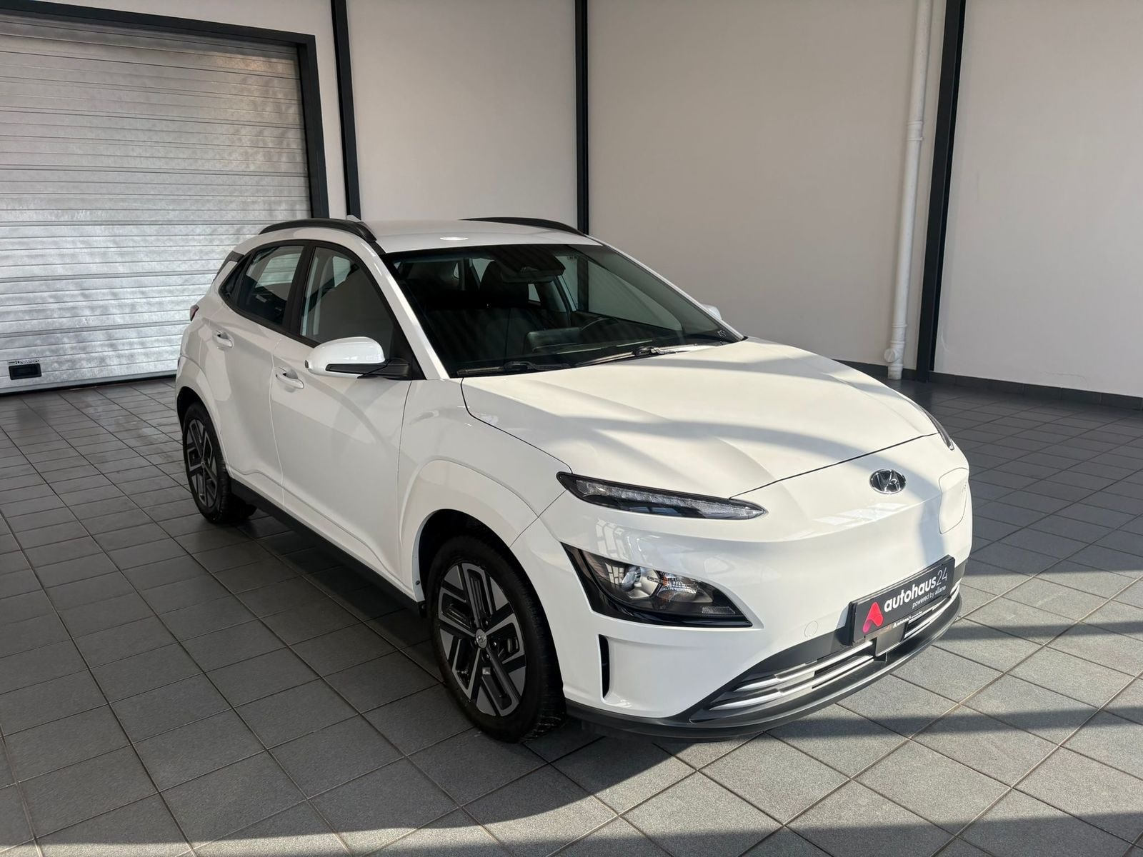Hyundai Kona SUV / Crossover / Geländewagen HYUNDAI Kona ELEKTRO 100kW Sports Utility Vehicle #1