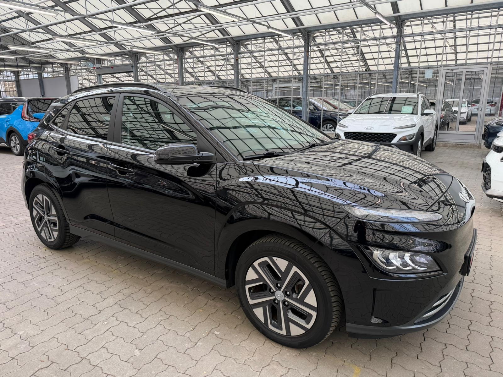 Hyundai Kona SUV / Crossover / Geländewagen HYUNDAI Kona ELEKTRO 100kW Sports Utility Vehicle #1