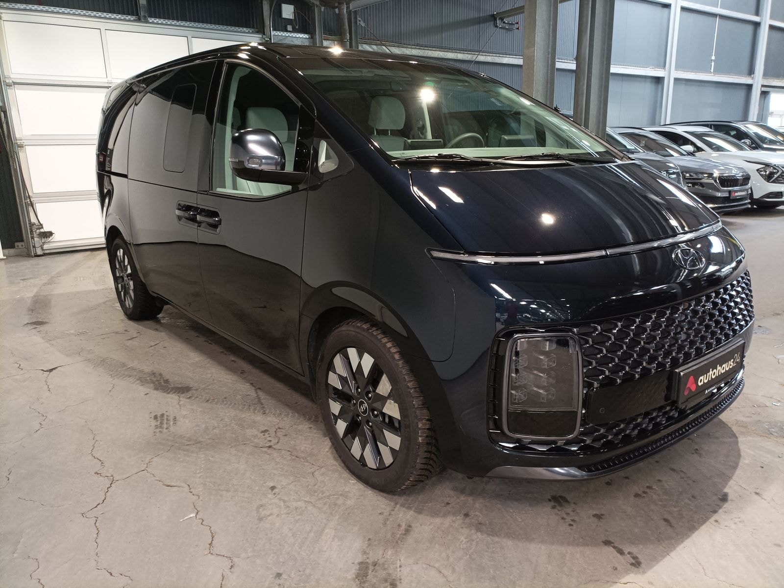 Hyundai Staria Kleinbus / Van HYUNDAI Staria 2.2 CRDi Signature 7-Sitzer Auto 2WD Van #1