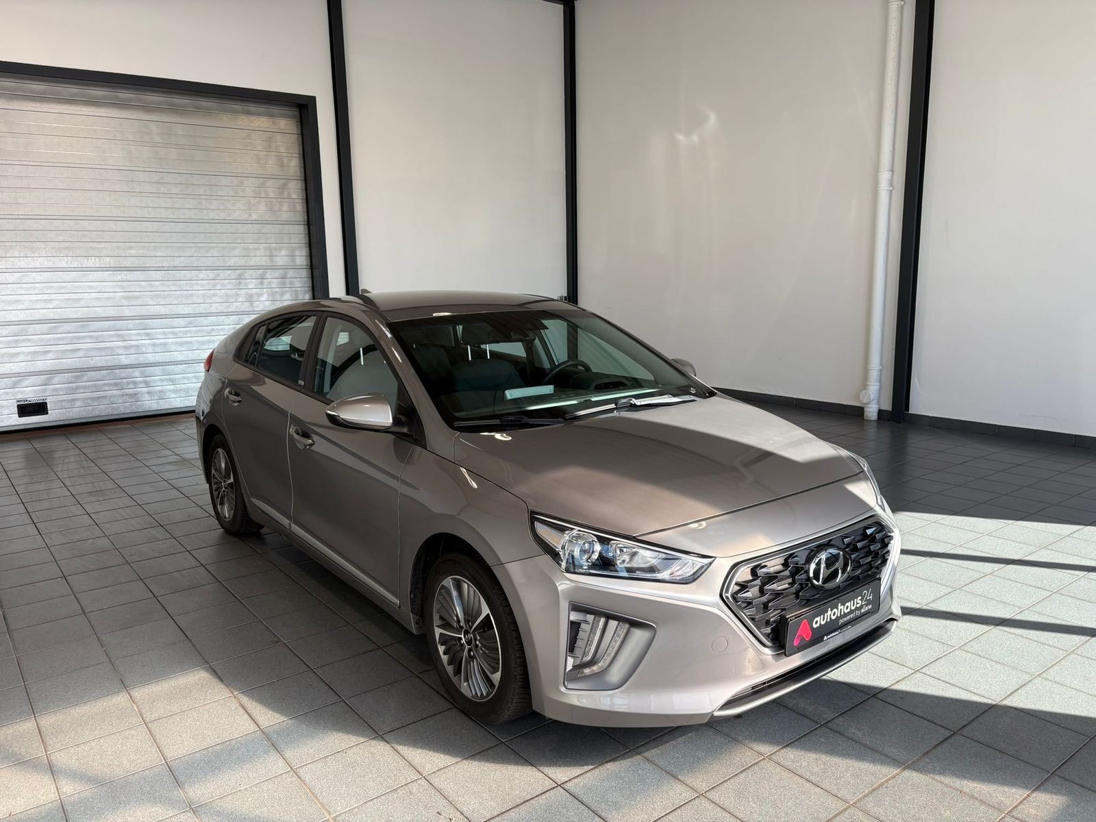 Hyundai IONIQ Limousine HYUNDAI IONIQ 1.6l GDi PLUG-IN HYBRID Trend Schräghecklimousine #1