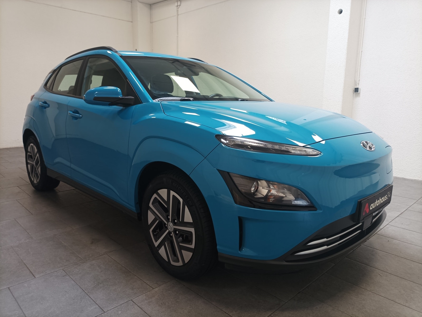 Hyundai Kona SUV / Crossover / Geländewagen HYUNDAI Kona ELEKTRO 100kW Sports Utility Vehicle #1