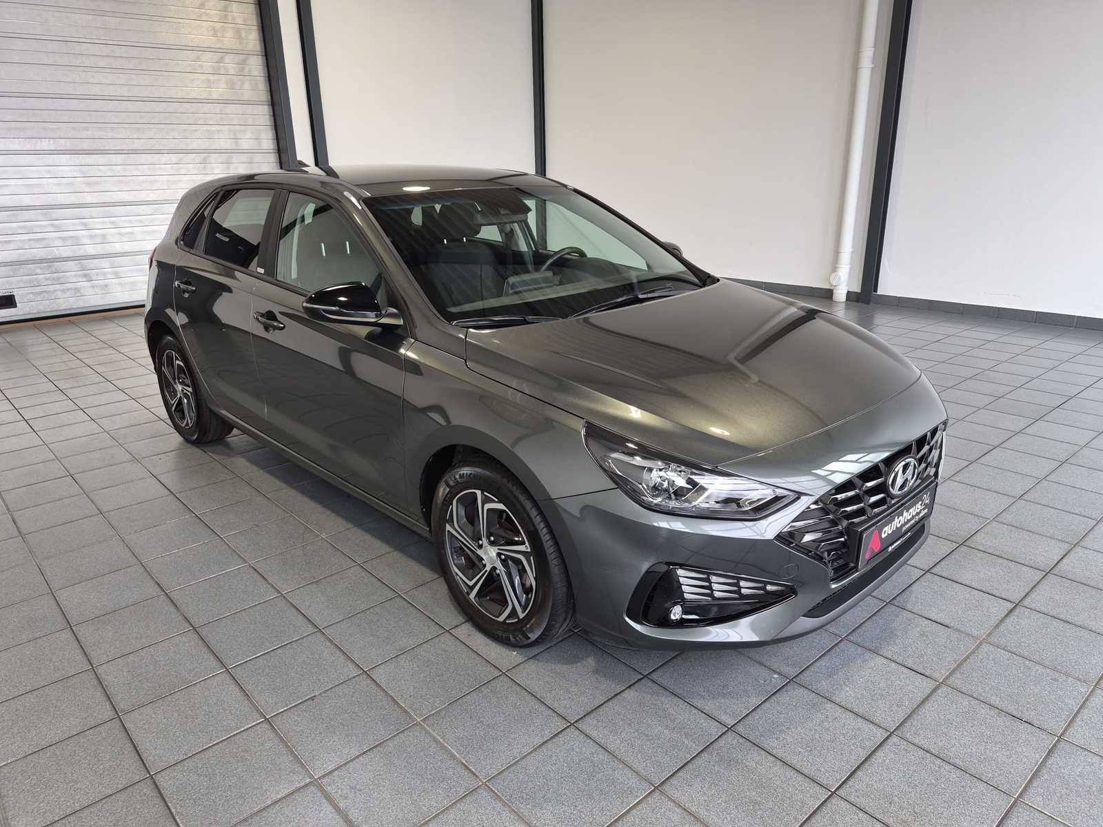 Hyundai i30 Limousine HYUNDAI i30 1.0 T-GDI EDITION 30 Schräghecklimousine #1