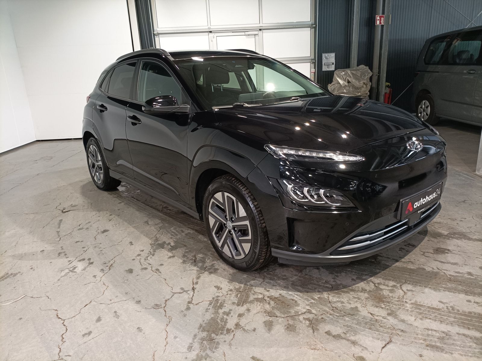 Hyundai Kona SUV / Crossover / Geländewagen HYUNDAI Kona ELEKTRO 150kW Sports Utility Vehicle #1