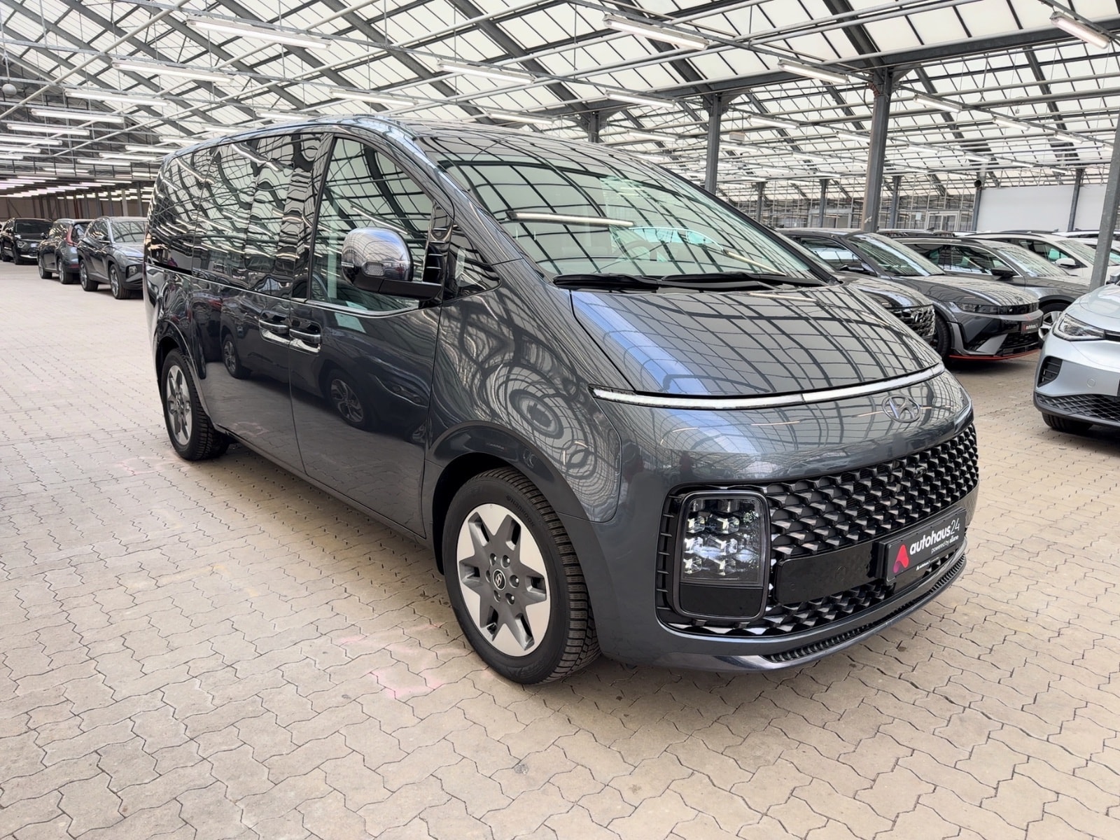 Hyundai Staria Kleinbus / Van HYUNDAI Staria 2.2 CRDi Signature 7-Sitzer Auto 2WD Van #1