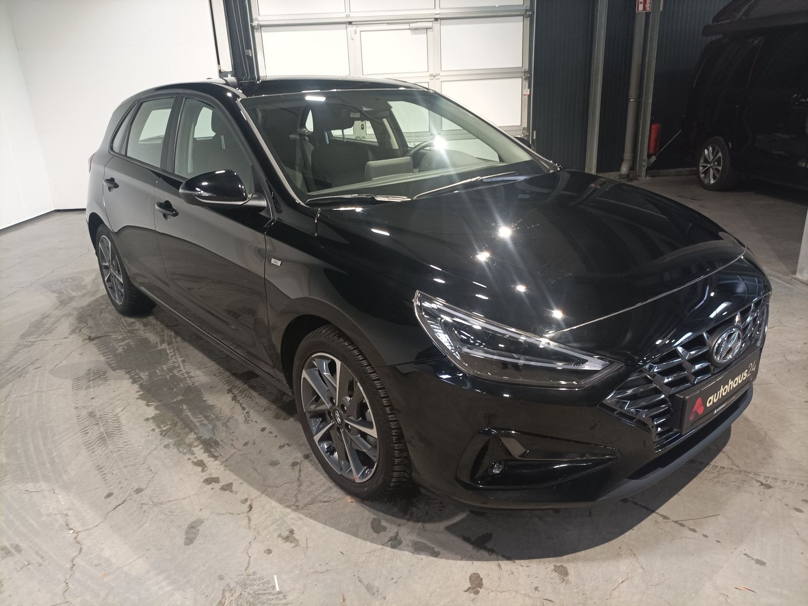 Hyundai i30 Limousine HYUNDAI i30 1.0 T-GDI Select Schräghecklimousine #1