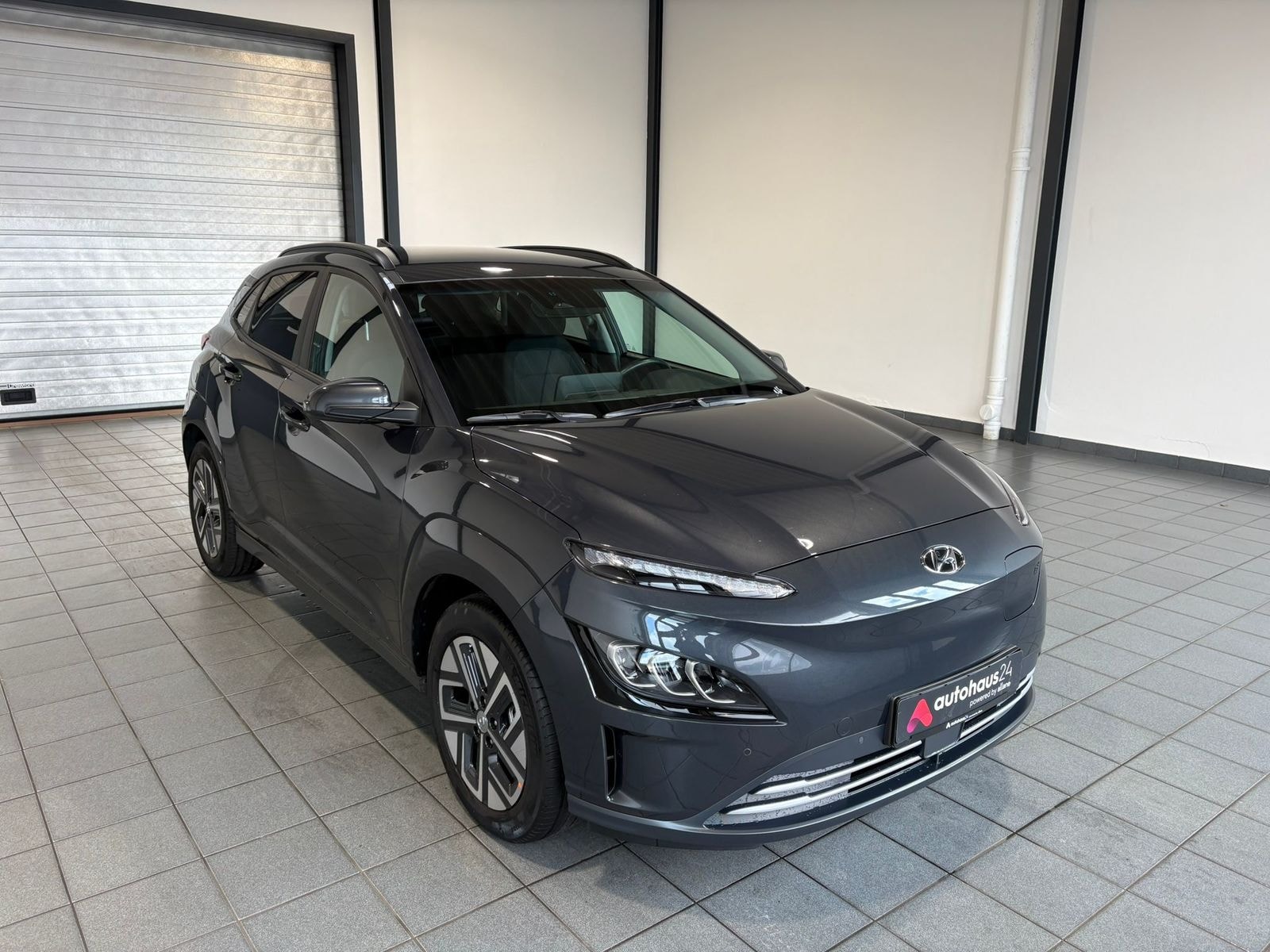 Hyundai Kona SUV / Crossover / Geländewagen HYUNDAI Kona ELEKTRO 100kW Sports Utility Vehicle #1