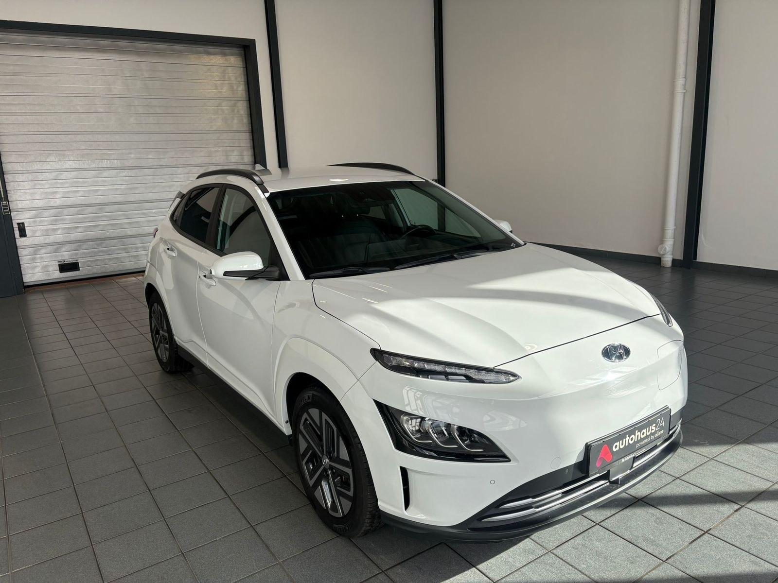 Hyundai Kona SUV / Crossover / Geländewagen HYUNDAI Kona ELEKTRO 150kW Sports Utility Vehicle #1