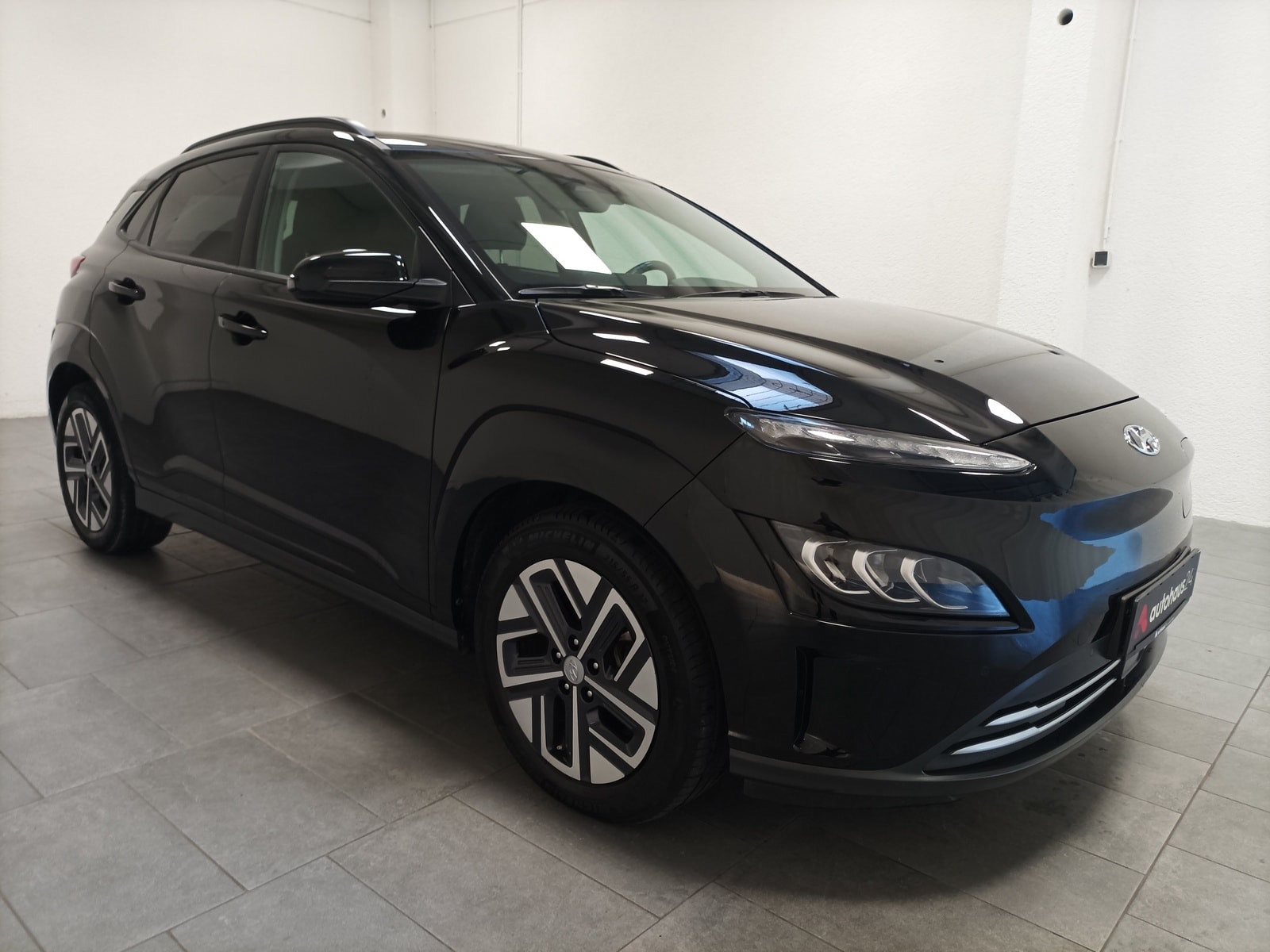 Hyundai Kona SUV / Crossover / Geländewagen HYUNDAI Kona ELEKTRO 150kW Sports Utility Vehicle #1