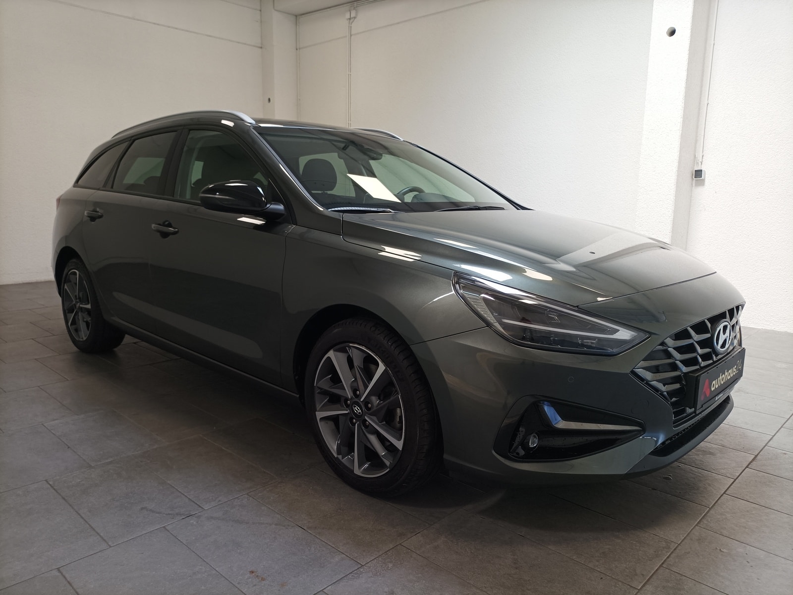 Hyundai i30 Kombi HYUNDAI i30 1.0 T-GDI EDITION 30+ DCT Schräghecklimousine #1