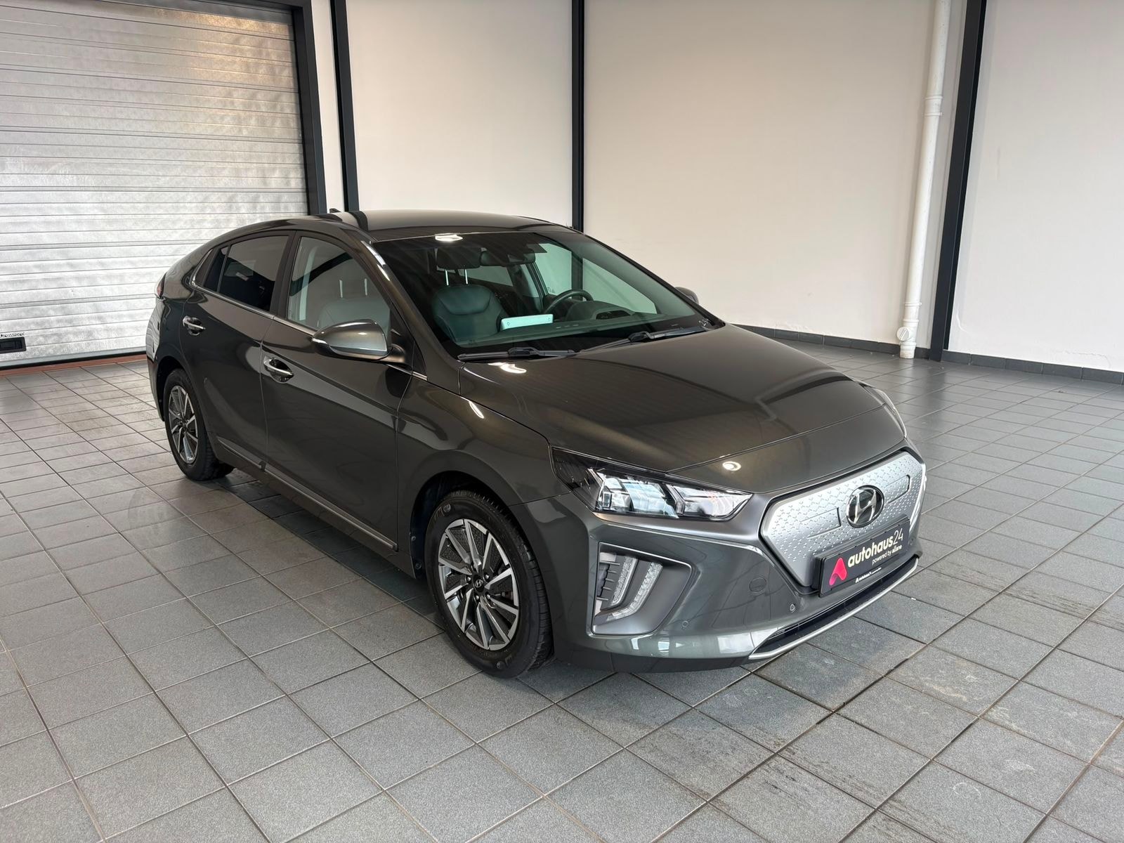 Hyundai IONIQ Limousine HYUNDAI IONIQ ELEKTRO Premium Schräghecklimousine #1