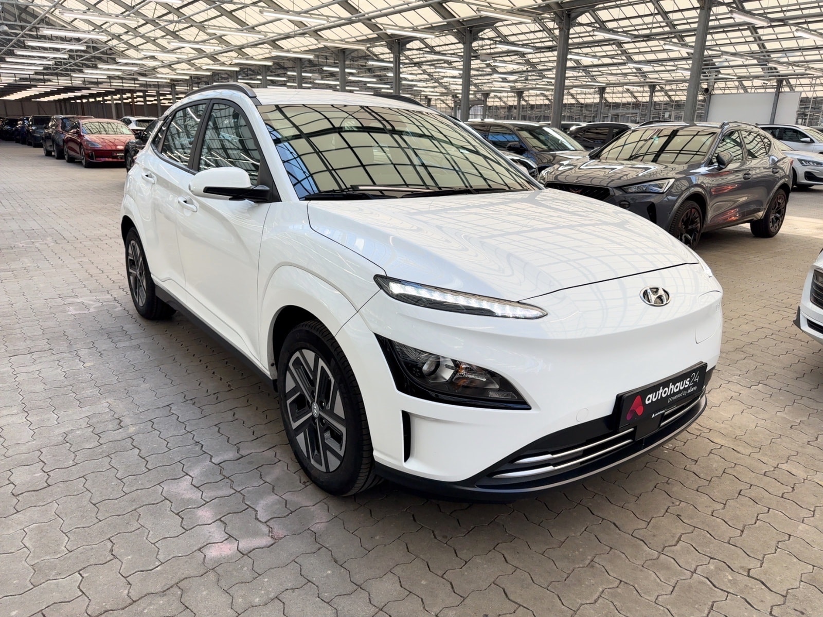 Hyundai Kona SUV / Crossover / Geländewagen HYUNDAI Kona ELEKTRO 100kW Sports Utility Vehicle #1
