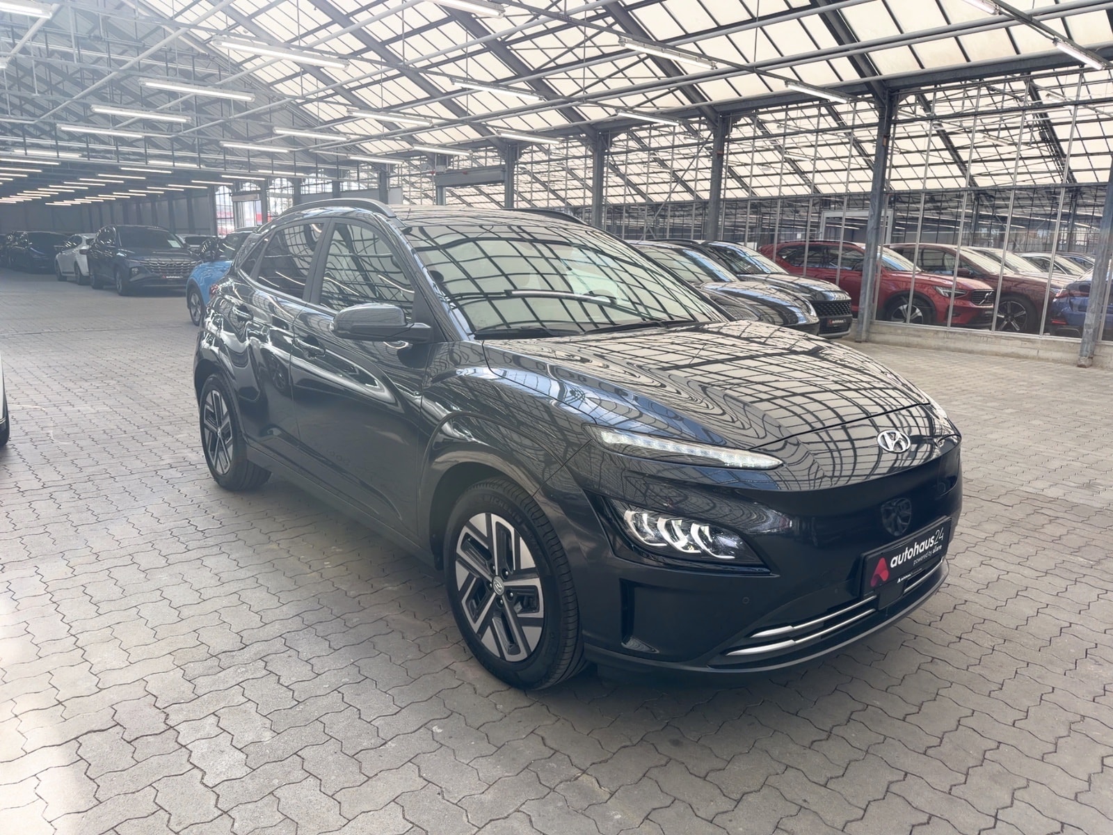 Hyundai Kona SUV / Crossover / Geländewagen HYUNDAI Kona ELEKTRO 100kW Sports Utility Vehicle #1