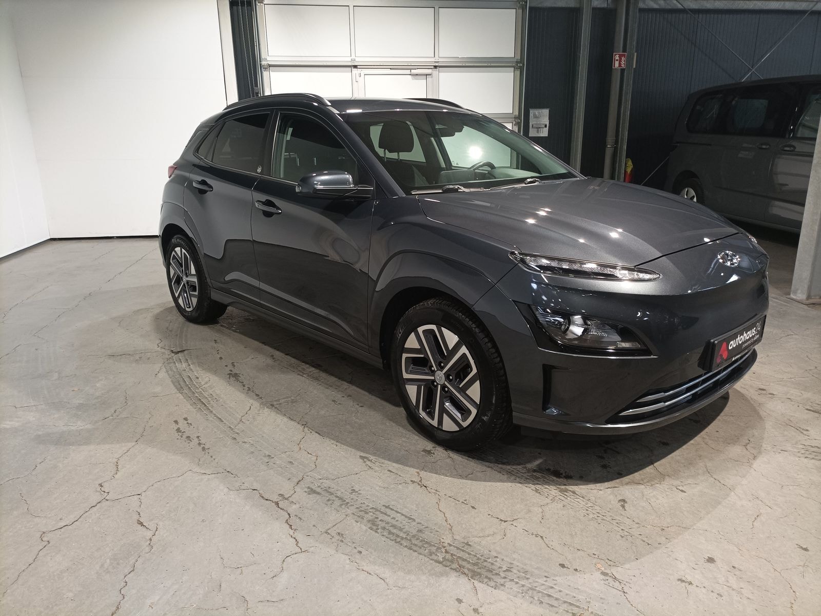 Hyundai Kona SUV / Crossover / Geländewagen HYUNDAI Kona ELEKTRO 100kW Sports Utility Vehicle #1