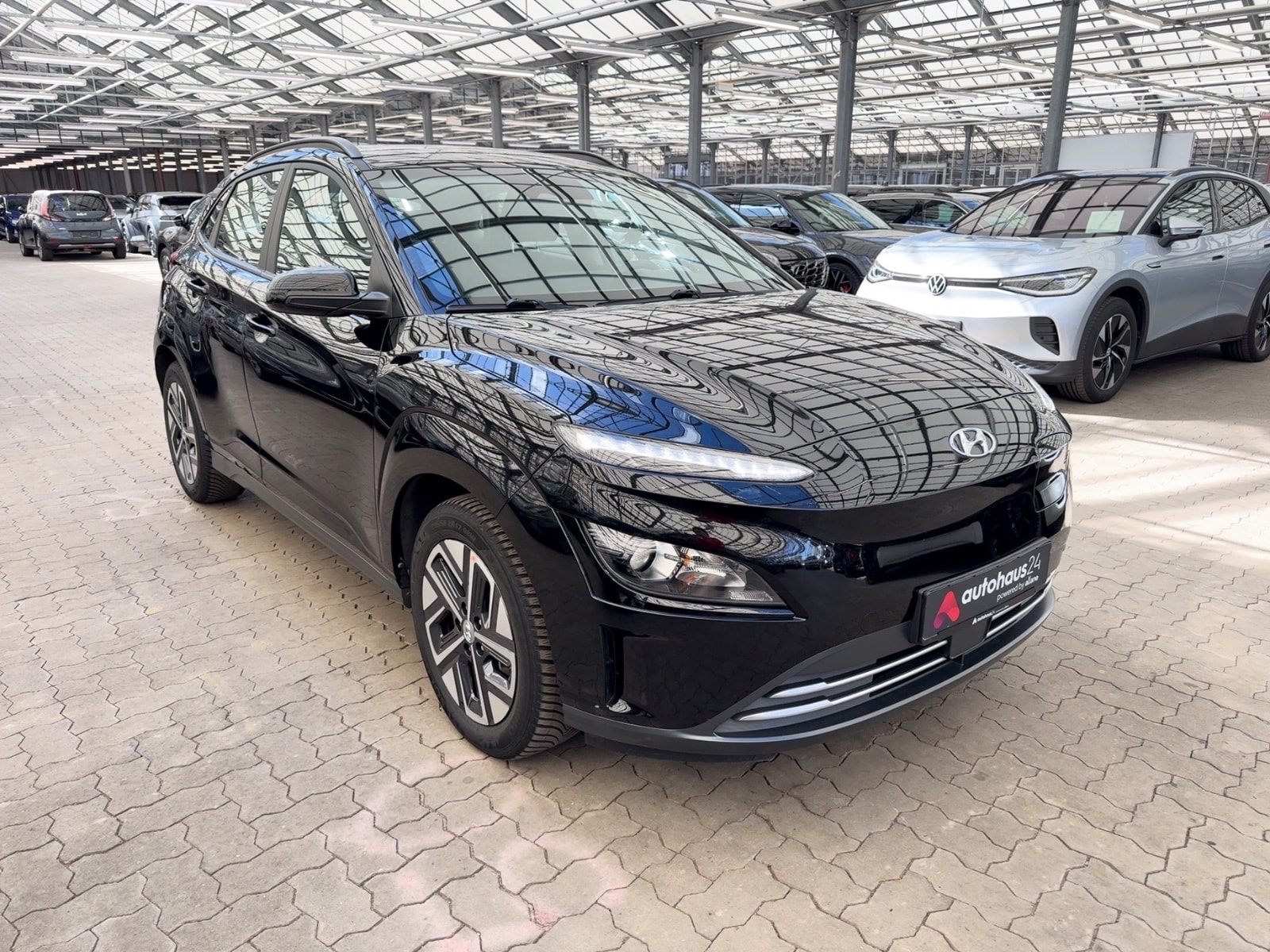 Hyundai Kona SUV / Crossover / Geländewagen HYUNDAI Kona ELEKTRO 100kW Sports Utility Vehicle #1