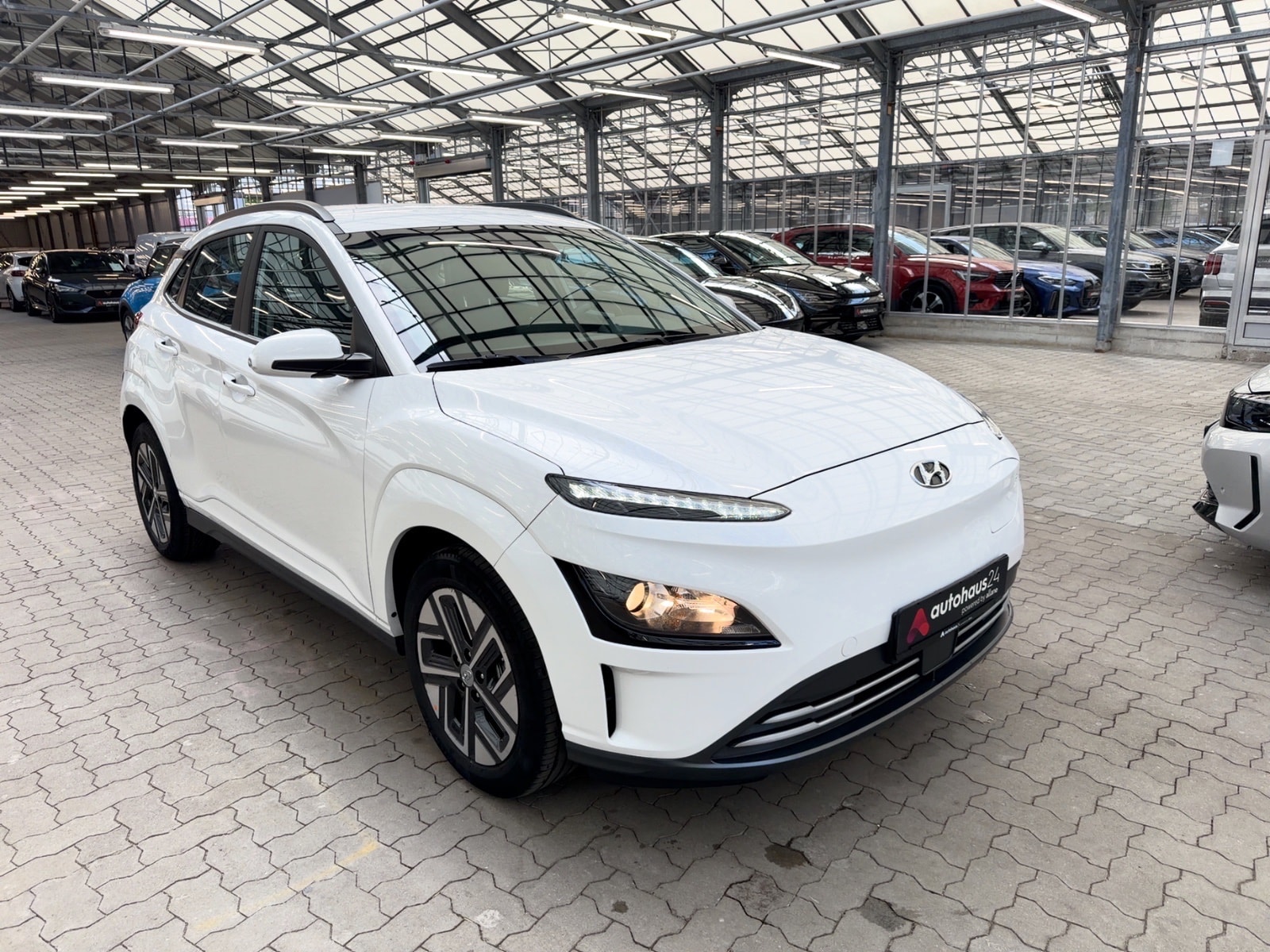 Hyundai Kona SUV / Crossover / Geländewagen HYUNDAI Kona ELEKTRO 100kW Sports Utility Vehicle #1