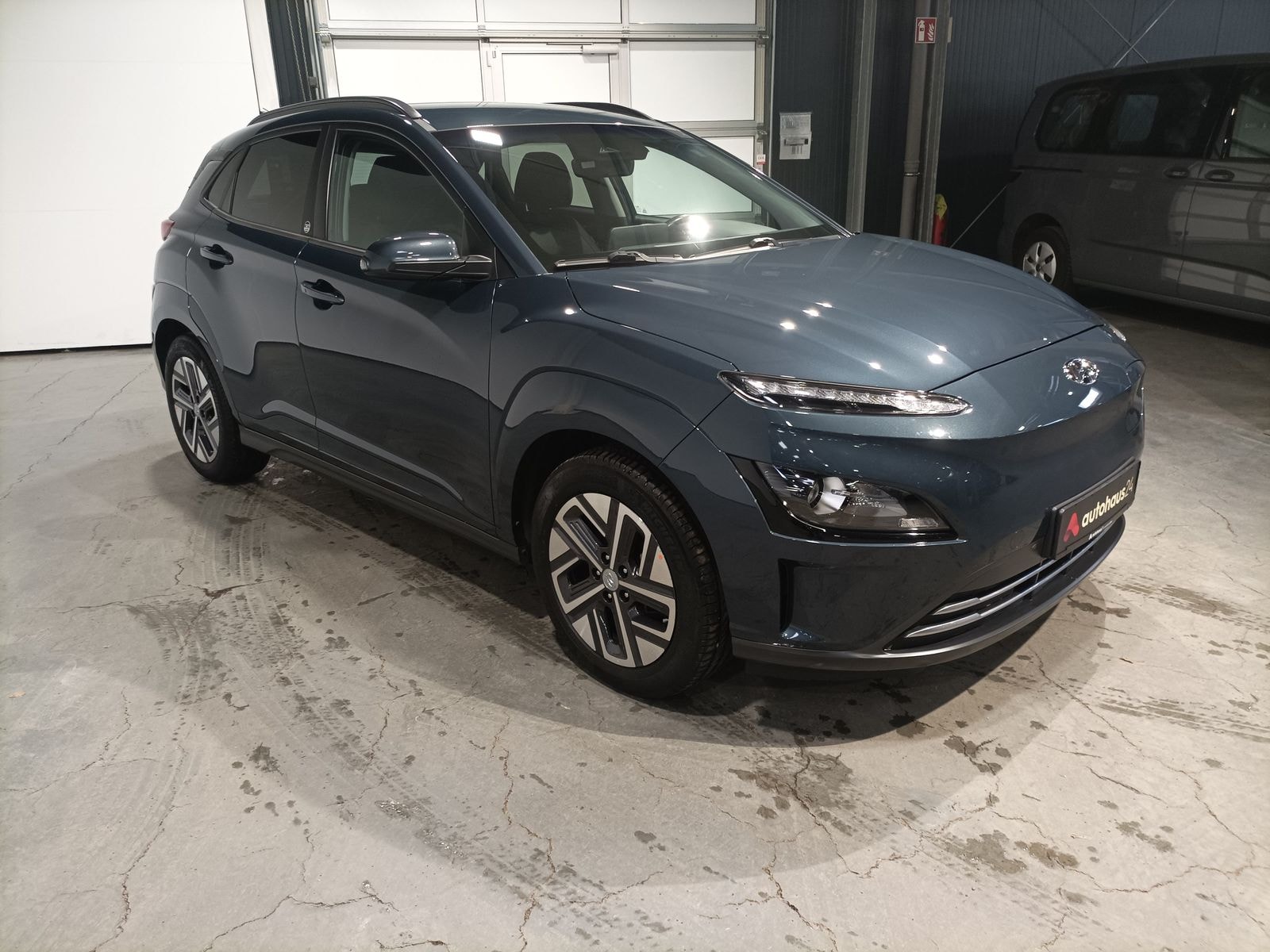 Hyundai Kona SUV / Crossover / Geländewagen HYUNDAI Kona ELEKTRO 100kW Sports Utility Vehicle #1