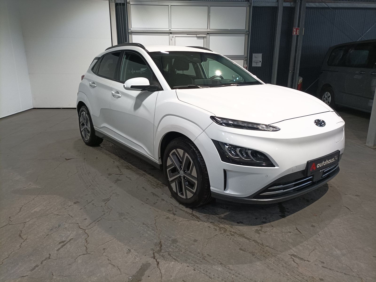 Hyundai Kona SUV / Crossover / Geländewagen HYUNDAI Kona ELEKTRO 150kW Sports Utility Vehicle #1