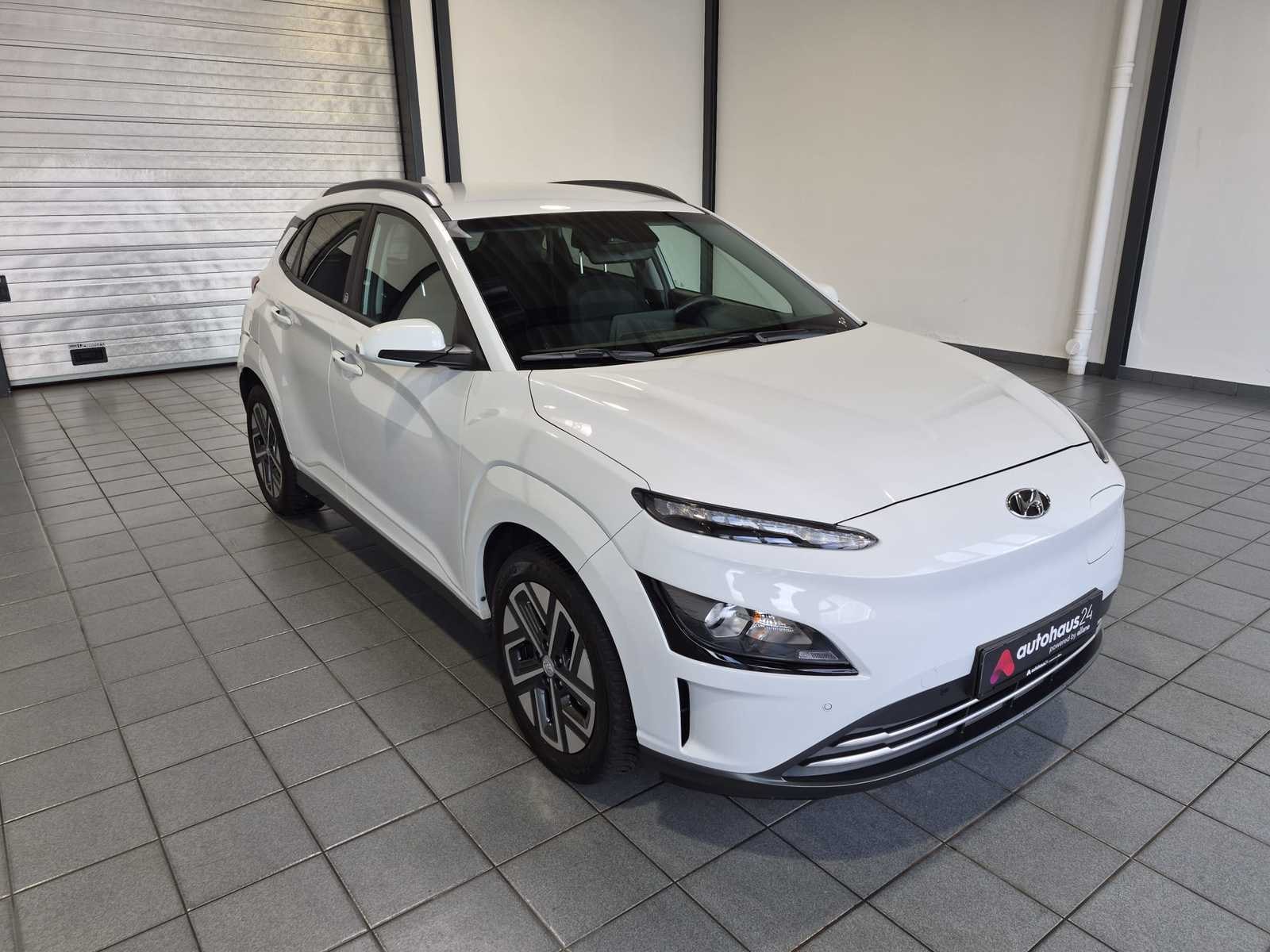 Hyundai Kona SUV / Crossover / Geländewagen HYUNDAI Kona ELEKTRO 100kW Sports Utility Vehicle #1