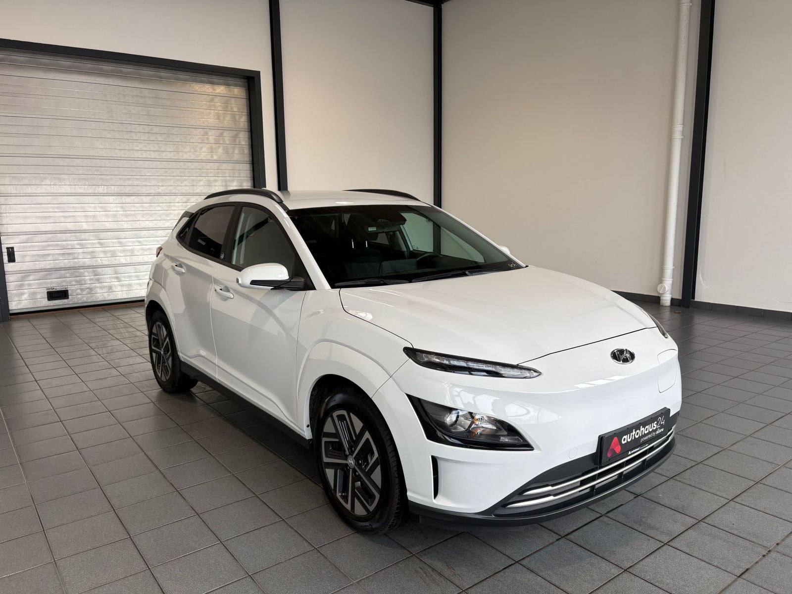 Hyundai Kona SUV / Crossover / Geländewagen HYUNDAI Kona ELEKTRO 100kW Sports Utility Vehicle #1