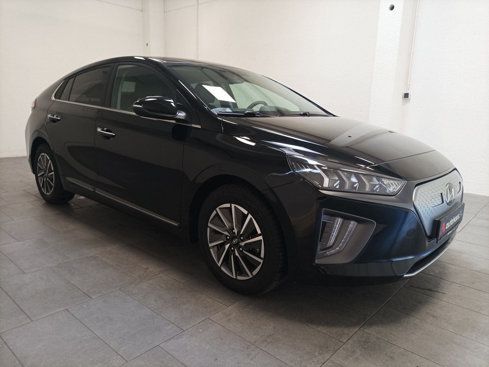 Hyundai IONIQ Limousine HYUNDAI IONIQ ELEKTRO Style Schräghecklimousine #1