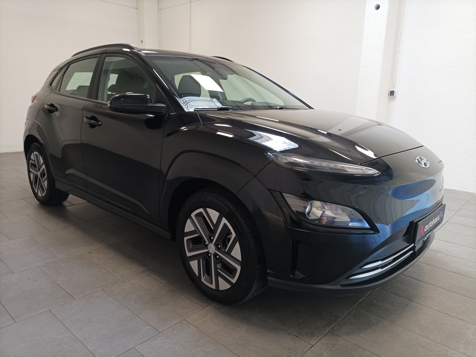 Hyundai Kona SUV / Crossover / Geländewagen HYUNDAI Kona ELEKTRO 100kW Sports Utility Vehicle #1