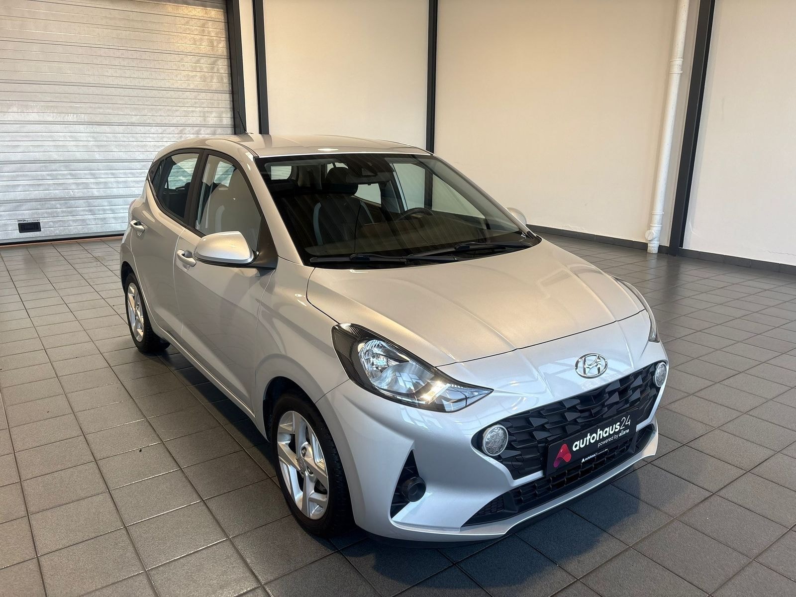 Hyundai i10 Schräghecklimousine HYUNDAI i10 1.0 Trend Schräghecklimousine #1