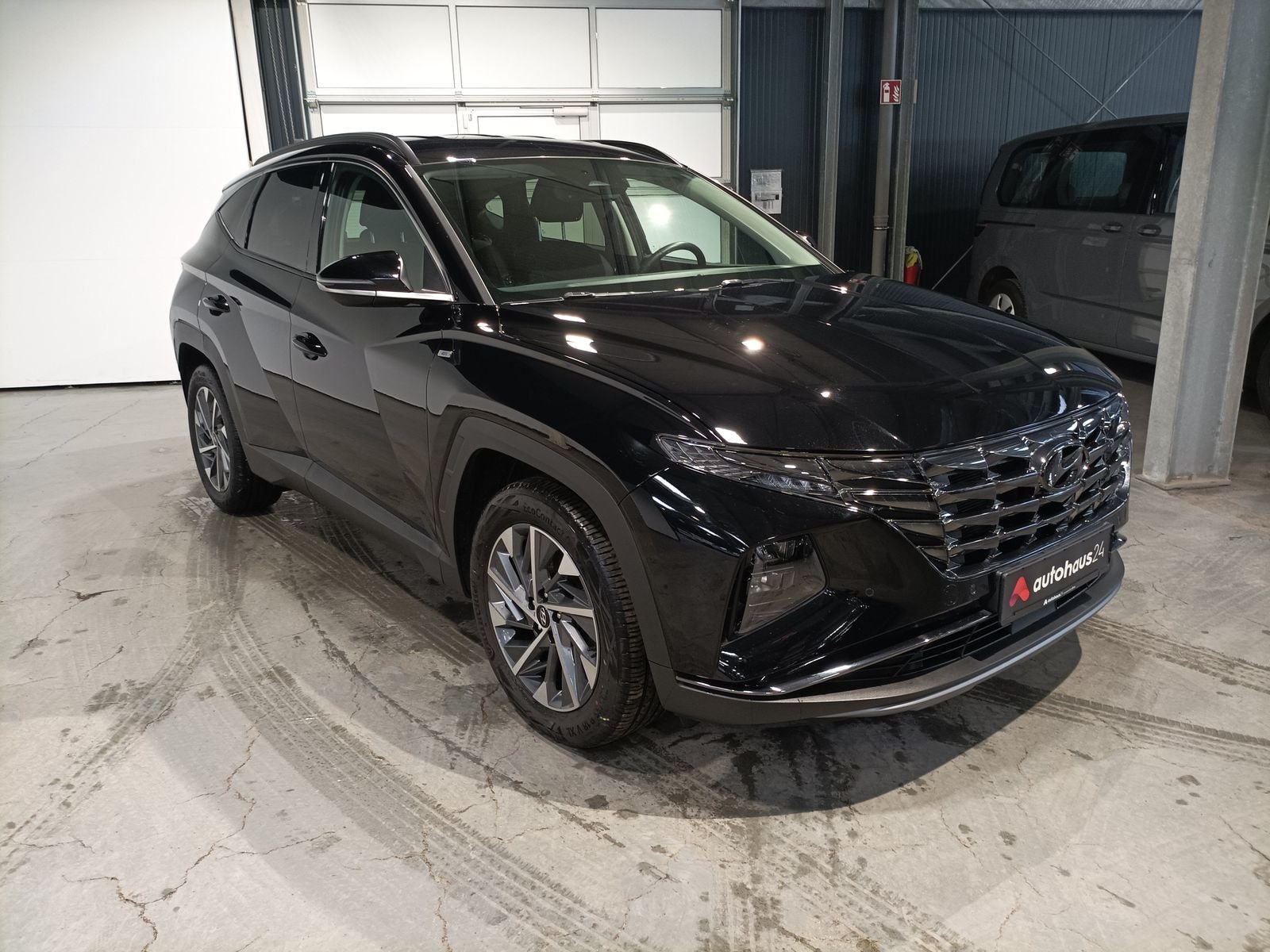Hyundai Tucson SUV / Crossover / Geländewagen HYUNDAI Tucson 1.6l Turbo 2WD 6MT Advantage Sports Utility Vehicle #1