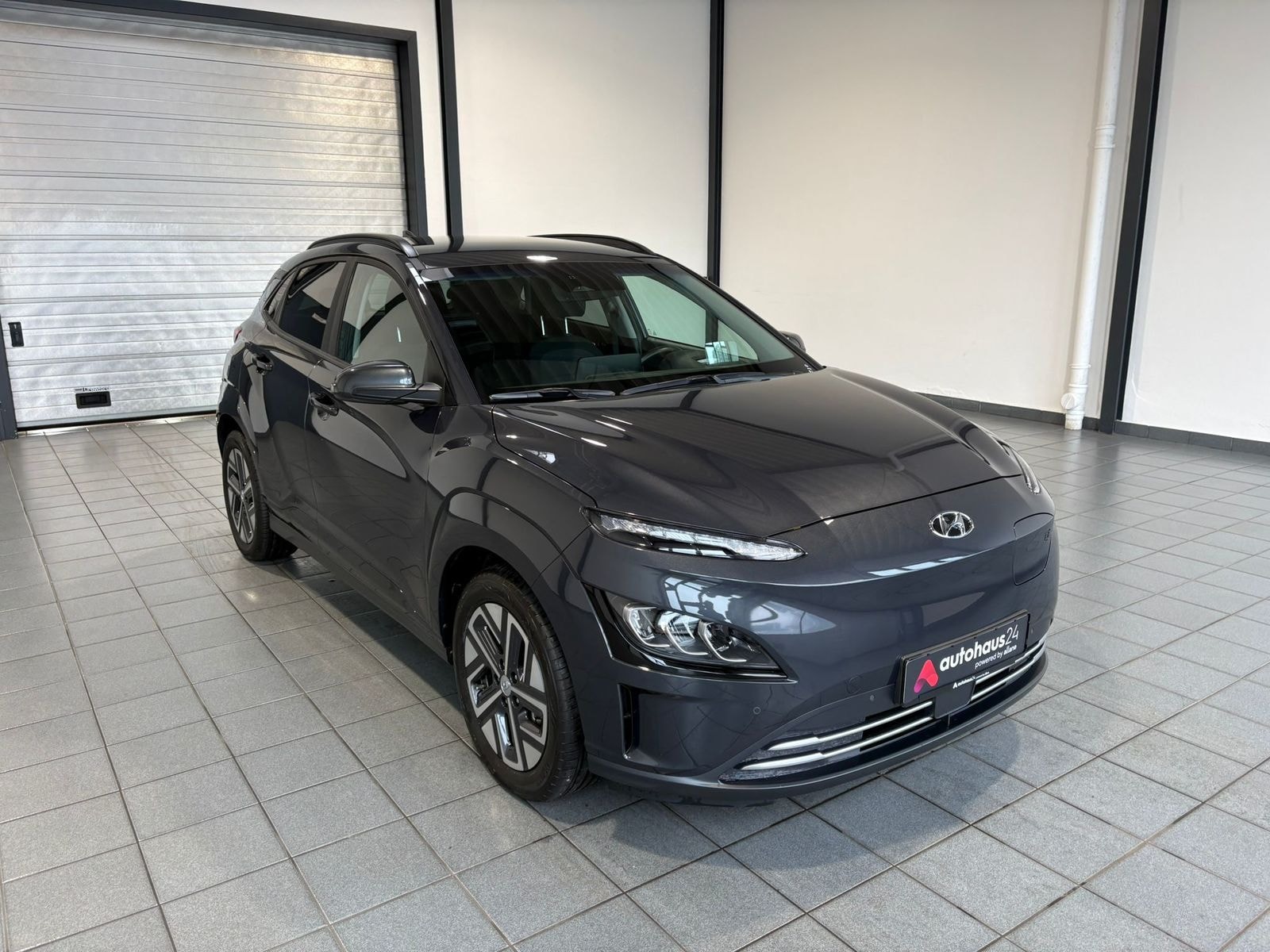 Hyundai Kona SUV / Crossover / Geländewagen HYUNDAI Kona ELEKTRO 150kW Sports Utility Vehicle #1