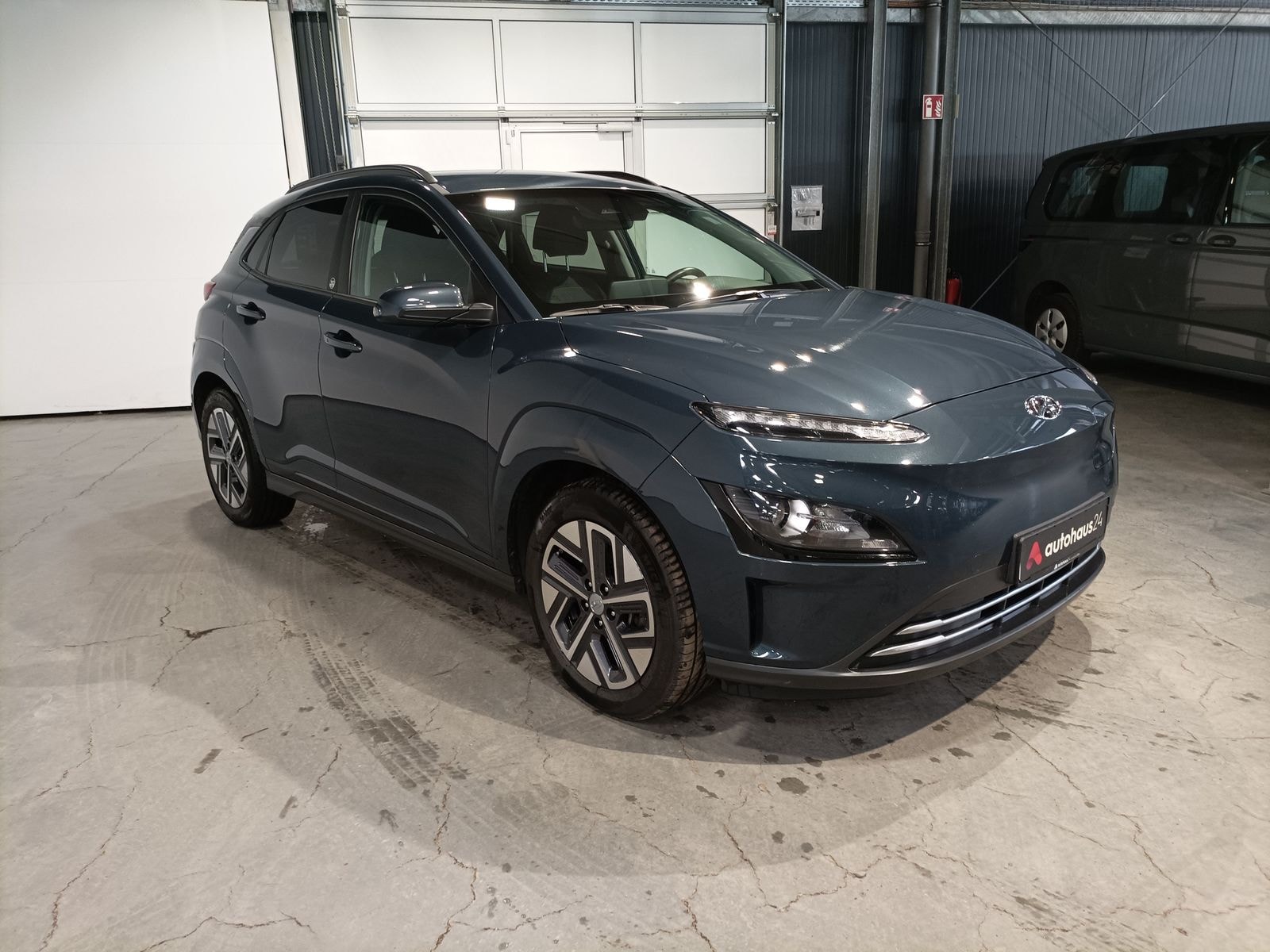 Hyundai Kona SUV / Crossover / Geländewagen HYUNDAI Kona ELEKTRO 100kW Sports Utility Vehicle #1