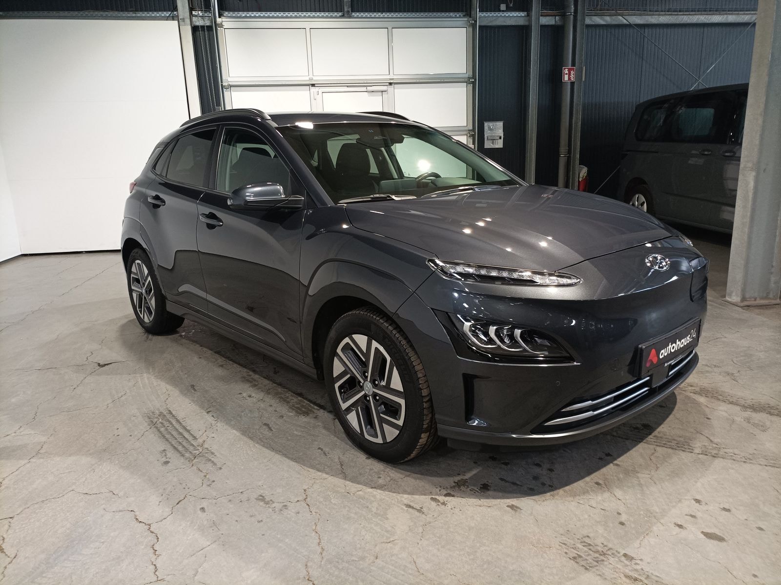 Hyundai Kona SUV / Crossover / Geländewagen HYUNDAI Kona ELEKTRO 100kW Sports Utility Vehicle #1