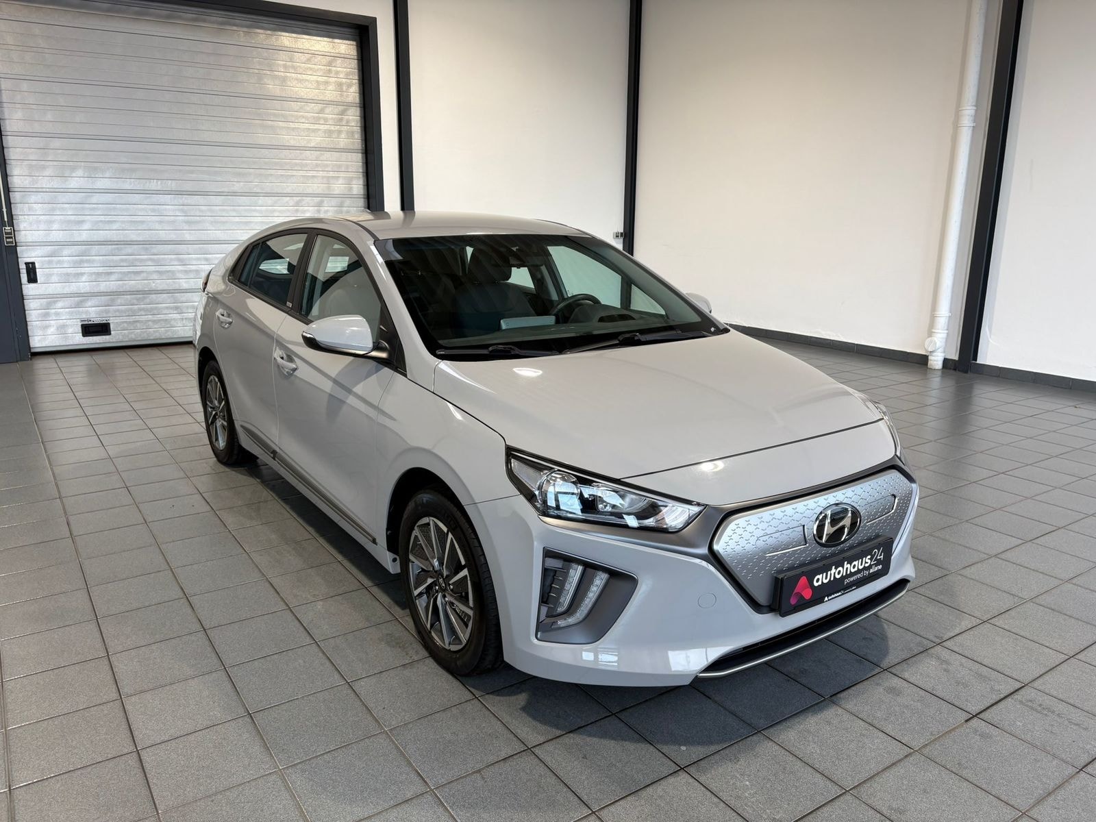 Hyundai IONIQ Limousine HYUNDAI IONIQ ELEKTRO Trend Schräghecklimousine #1