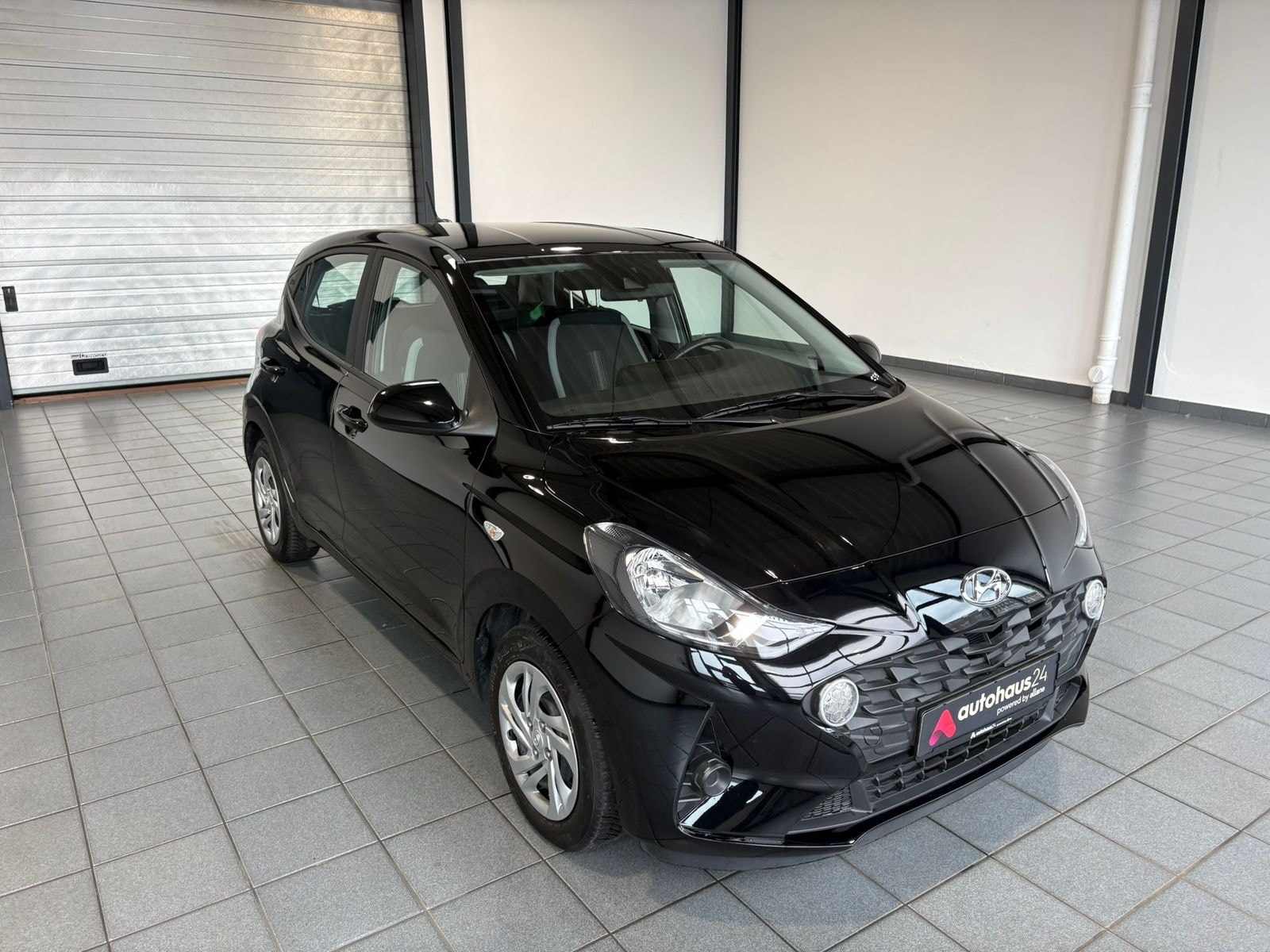 Hyundai i10 Schräghecklimousine HYUNDAI i10 1.0 Select Schräghecklimousine #1