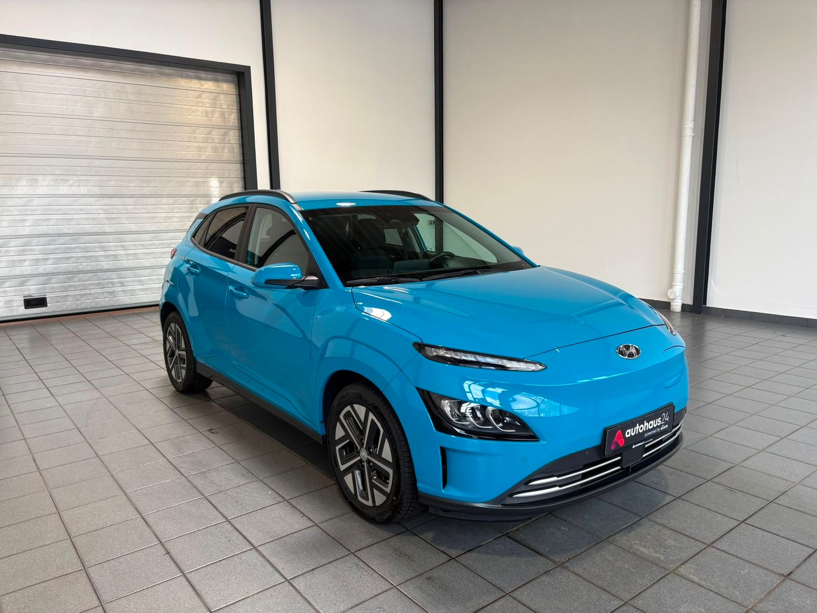 Hyundai Kona SUV / Crossover / Geländewagen HYUNDAI Kona ELEKTRO 150kW Sports Utility Vehicle #1