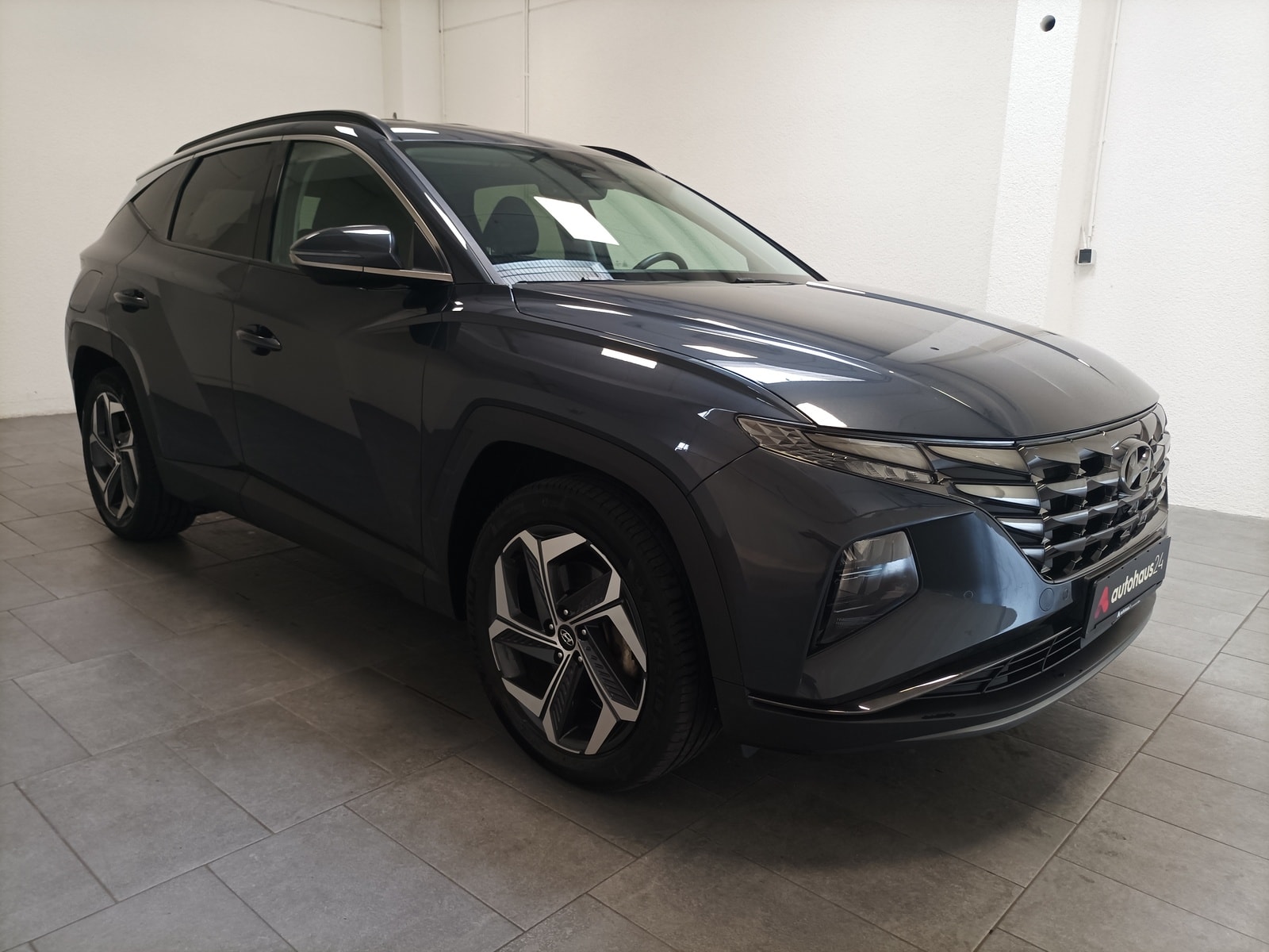 Hyundai Tucson SUV / Crossover / Geländewagen HYUNDAI Tucson 1.6 T-GDI Plug-in Hybrid 4WD Auto Sports Utility Vehicle #1