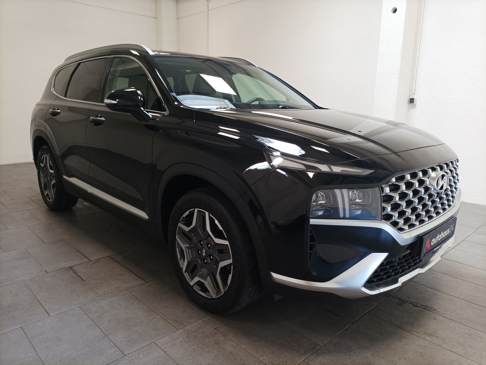 Hyundai Santa Fe SUV / Crossover / Geländewagen HYUNDAI Santa Fe 1.6 T-GDI Plug-in Hybrid 4WD Auto Sports Utility Vehicle #1