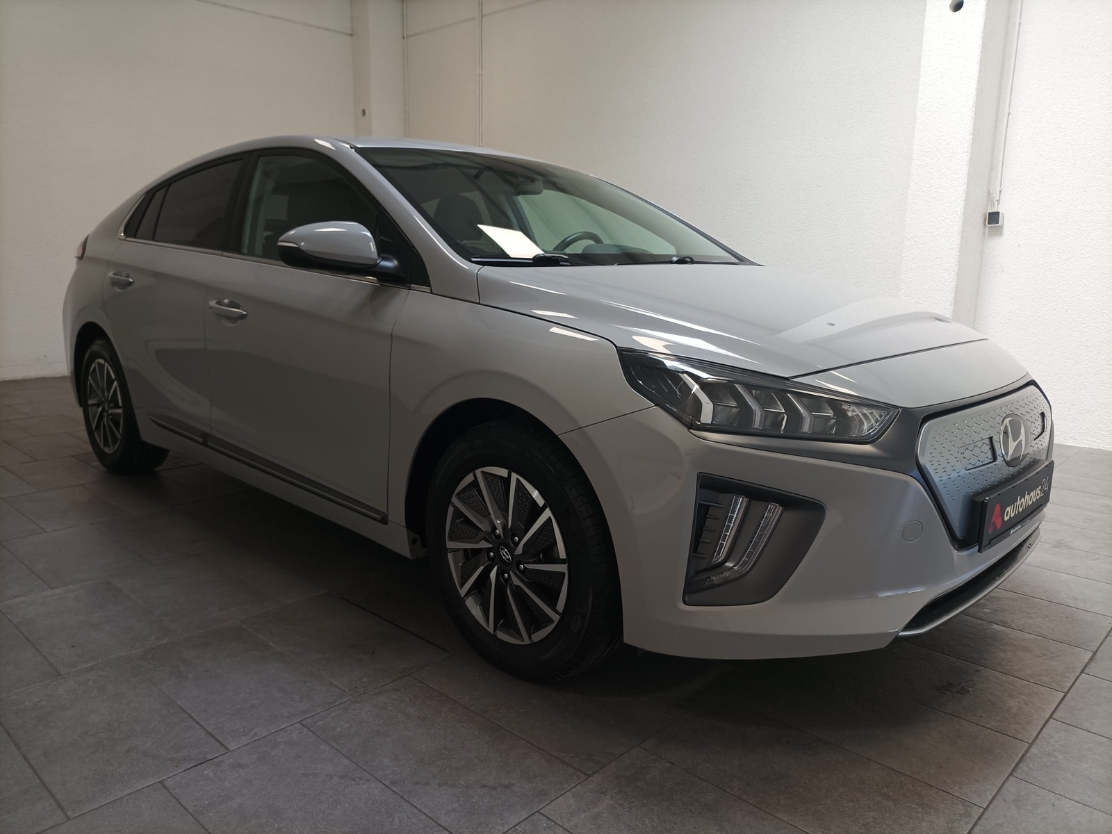 Hyundai IONIQ Limousine HYUNDAI IONIQ ELEKTRO Style Schräghecklimousine #1